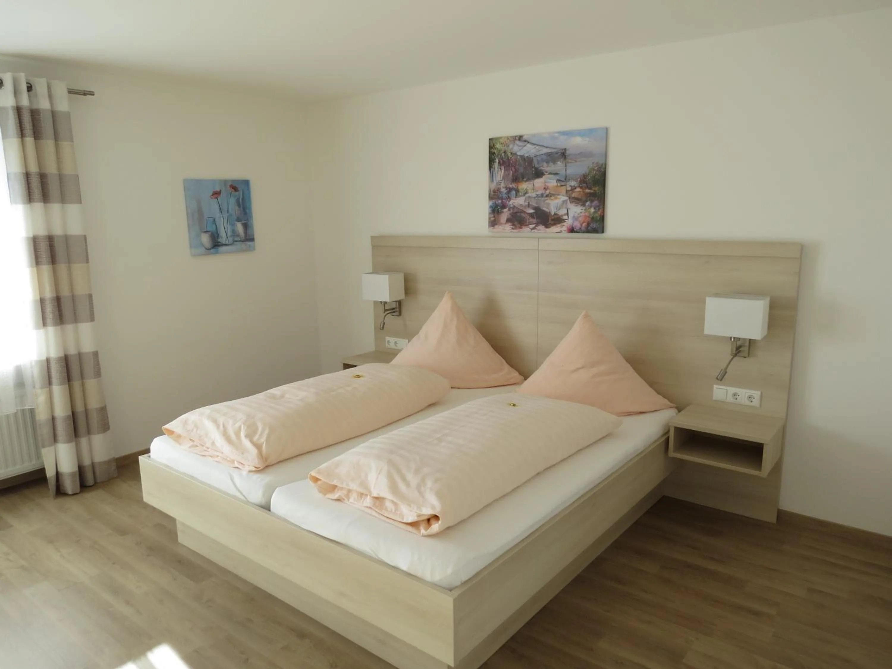 Photo of the whole room, Bed in Büchelsteiner Hof