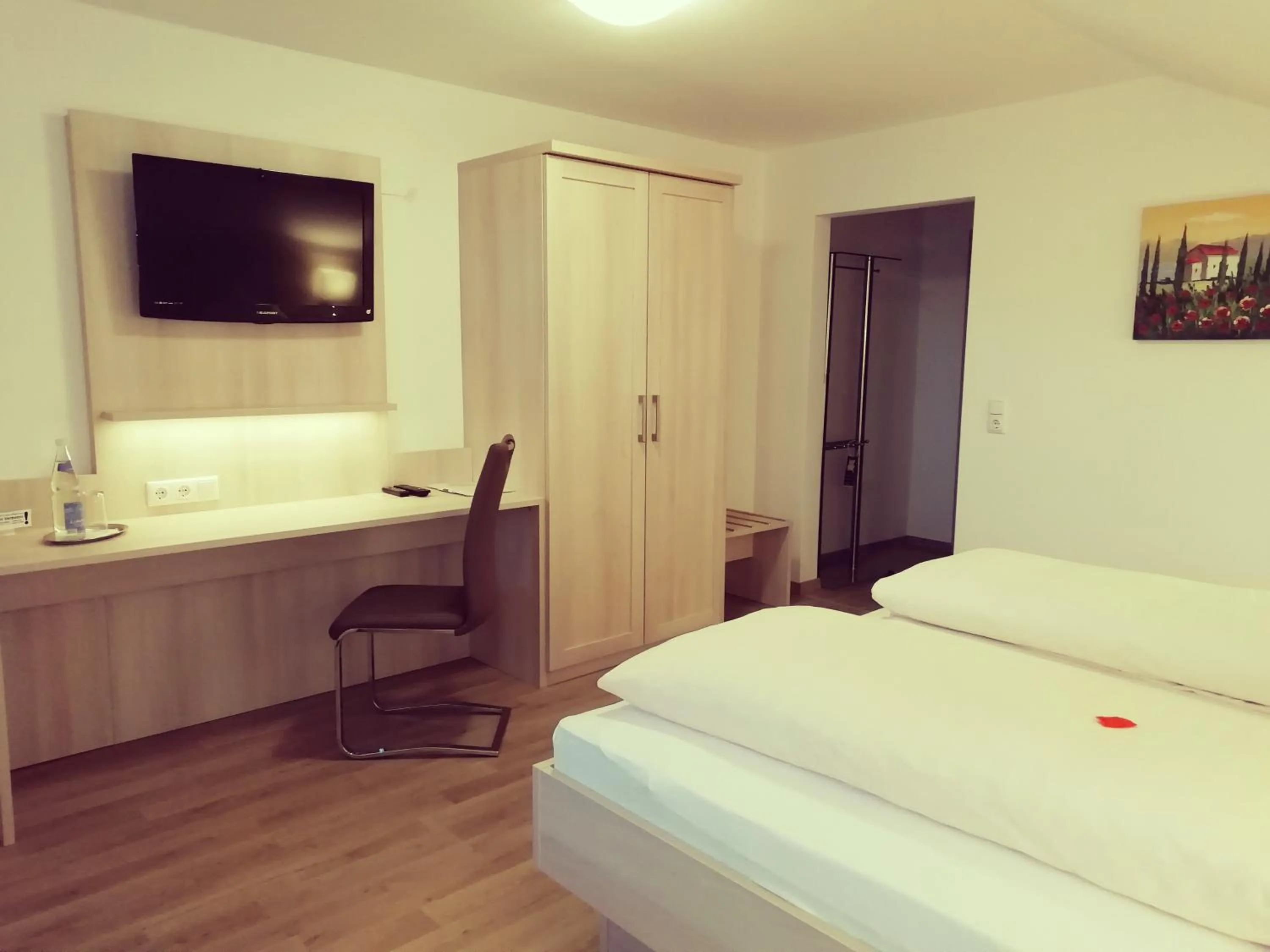 Photo of the whole room, Bed in Büchelsteiner Hof