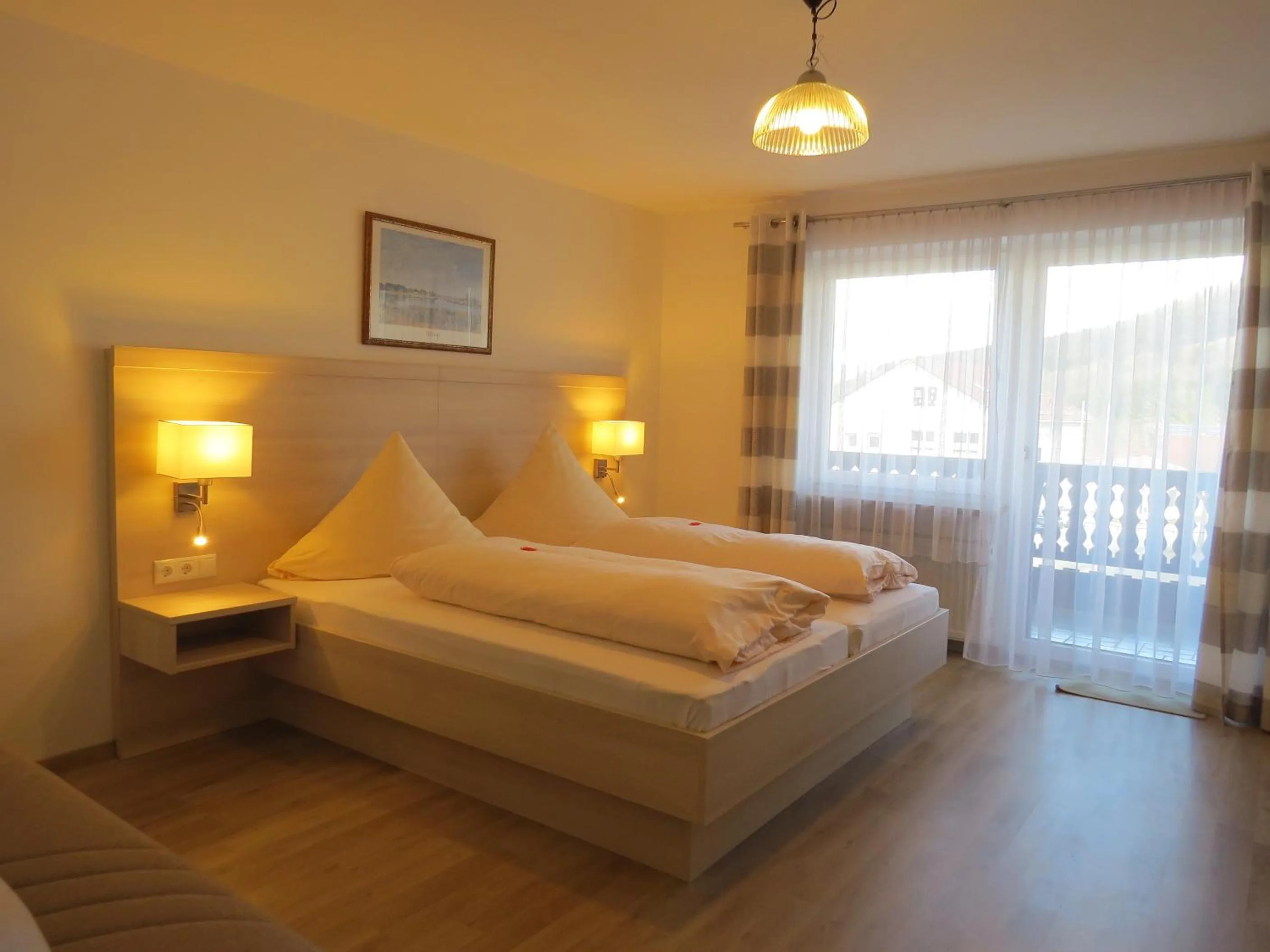 Photo of the whole room, Bed in Büchelsteiner Hof