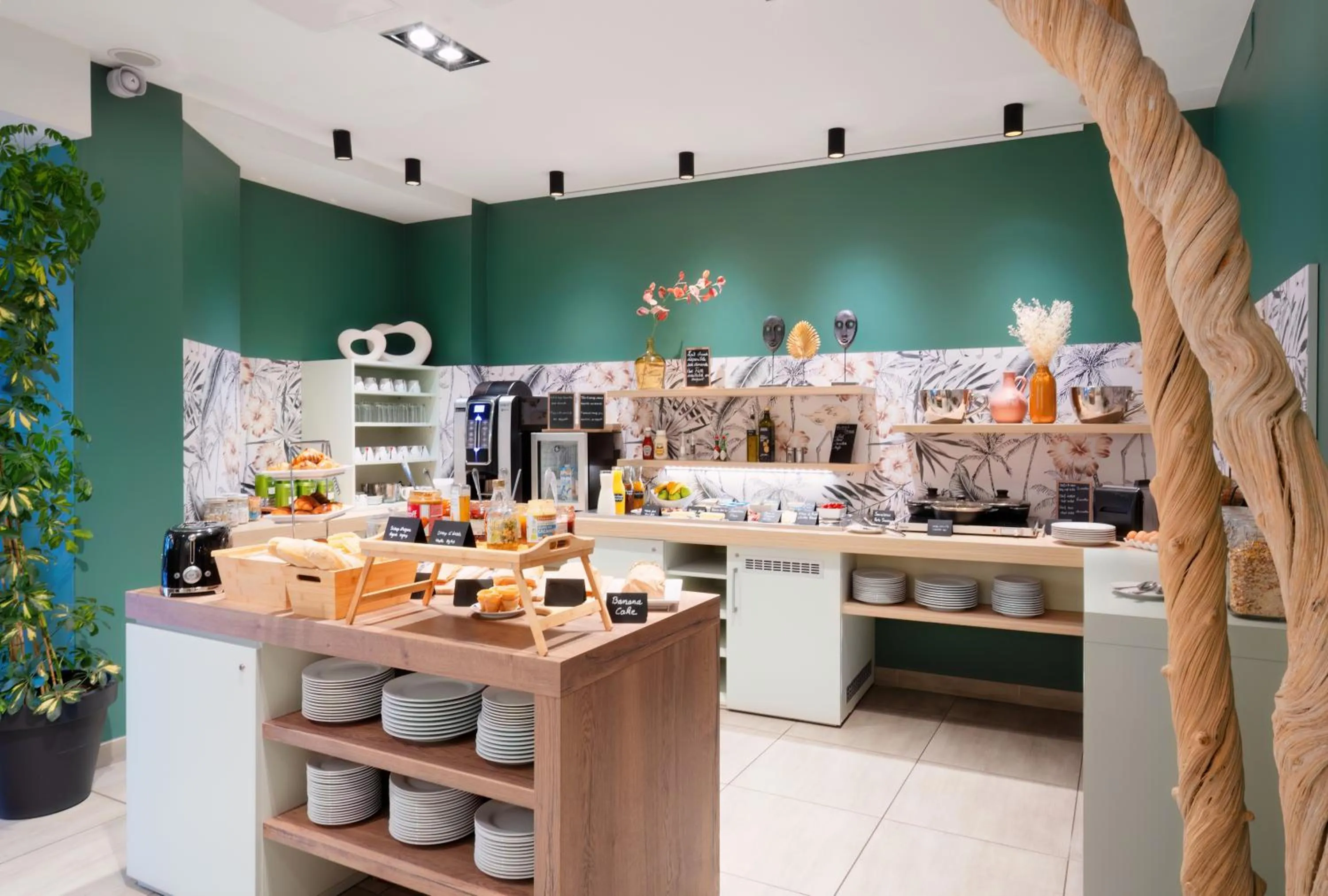 Buffet breakfast in Best Western Plus Hôtel Belfort Centre Gare