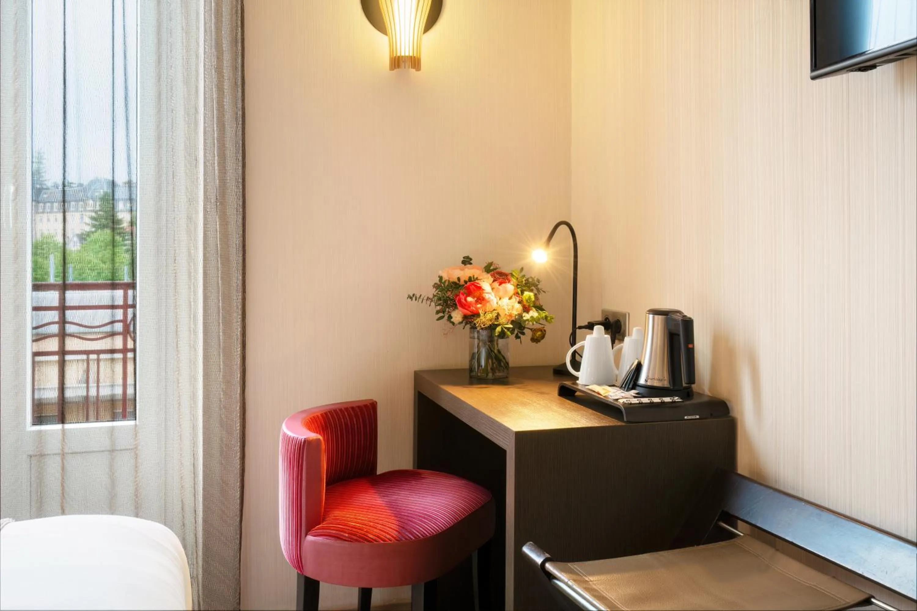 Bedroom in Best Western Plus Hôtel Belfort Centre Gare