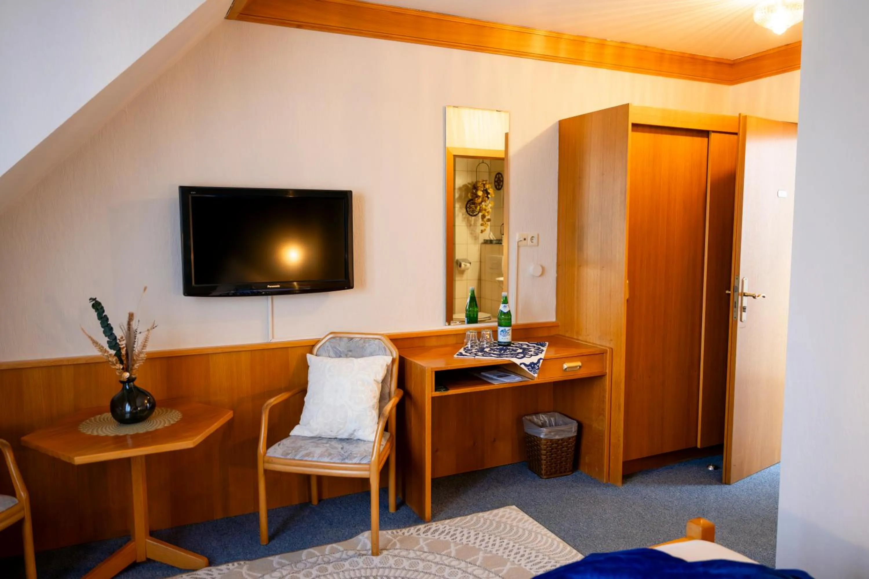 Bedroom in Hotel Gülser Weinstube