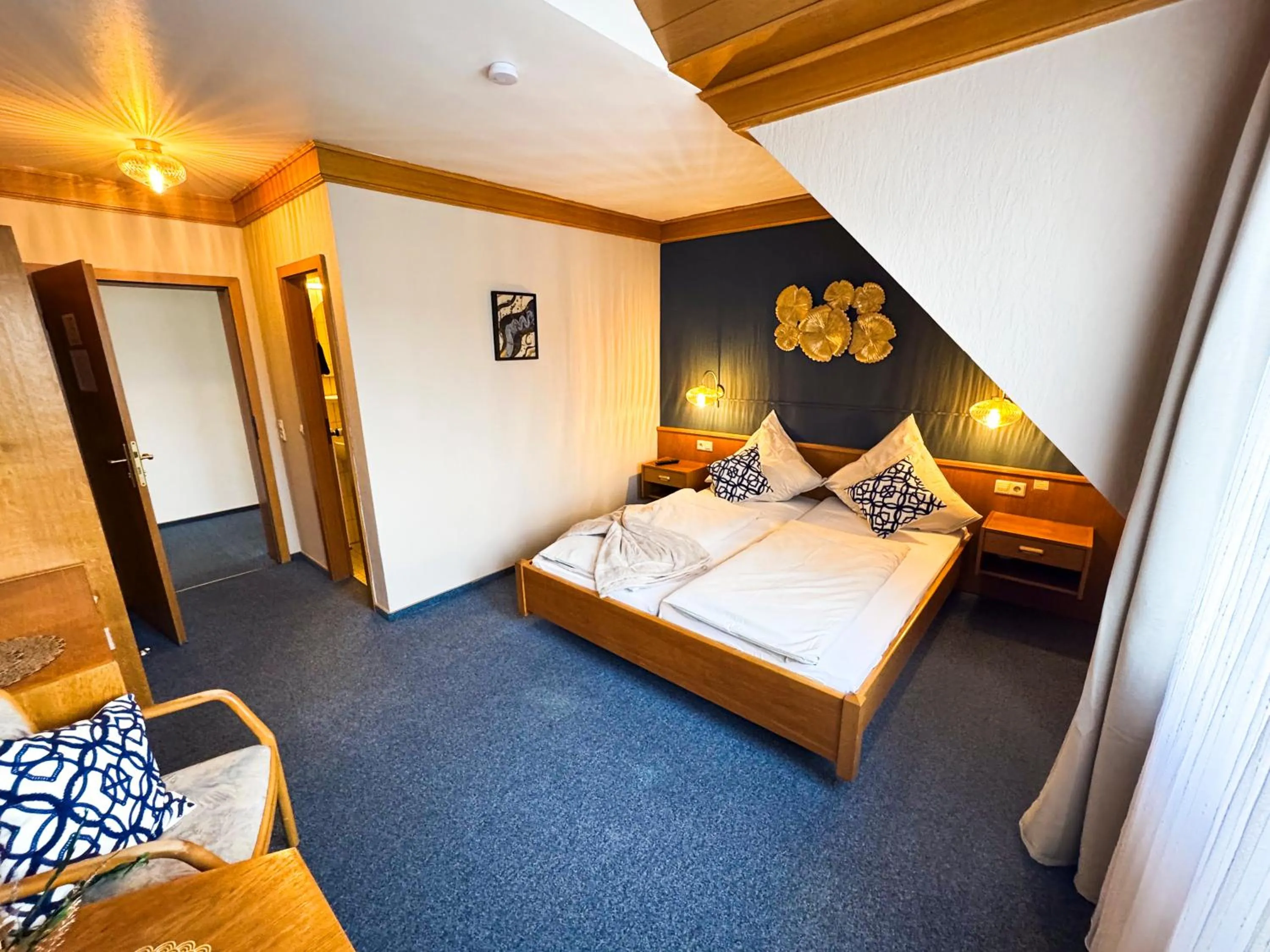 Bedroom, Bed in Hotel Gülser Weinstube