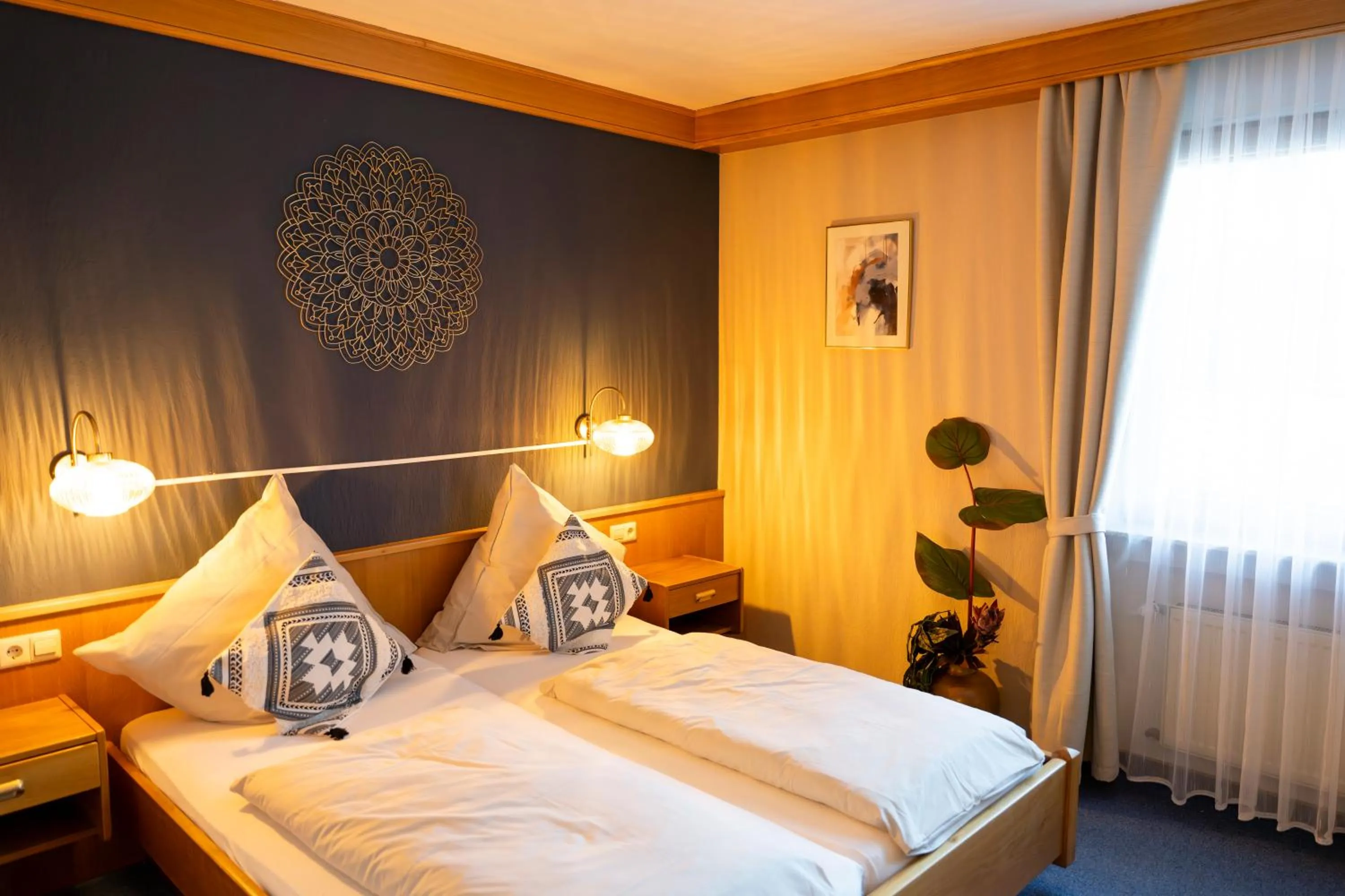 Bedroom, Bed in Hotel Gülser Weinstube