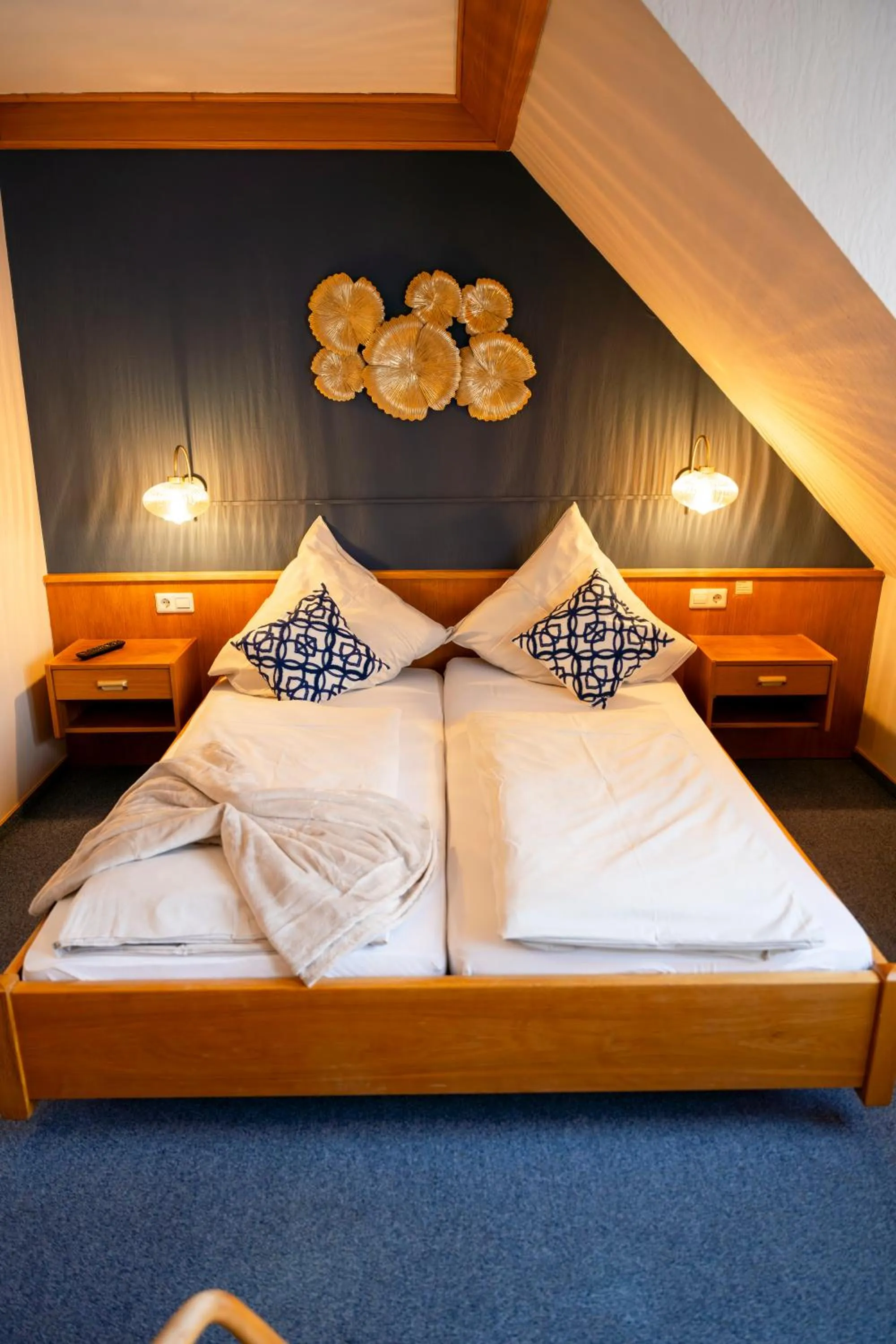 Bedroom, Bed in Hotel Gülser Weinstube