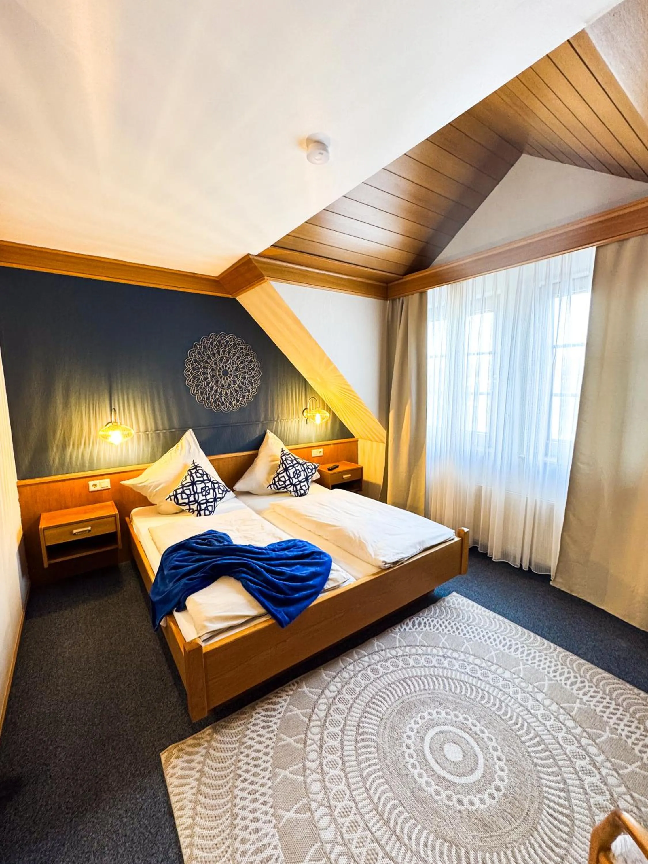 Bedroom, Bed in Hotel Gülser Weinstube