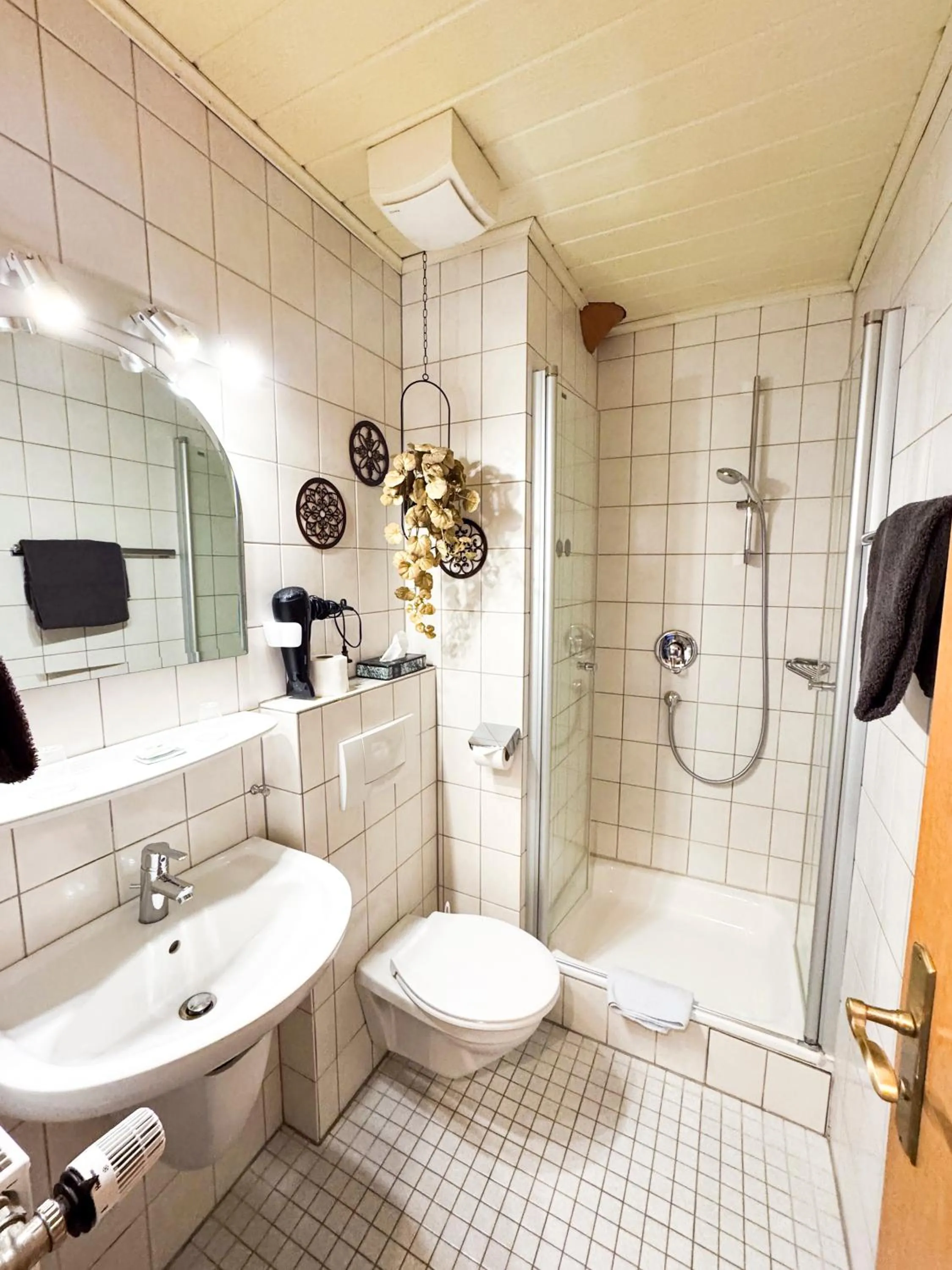 Bathroom in Hotel Gülser Weinstube