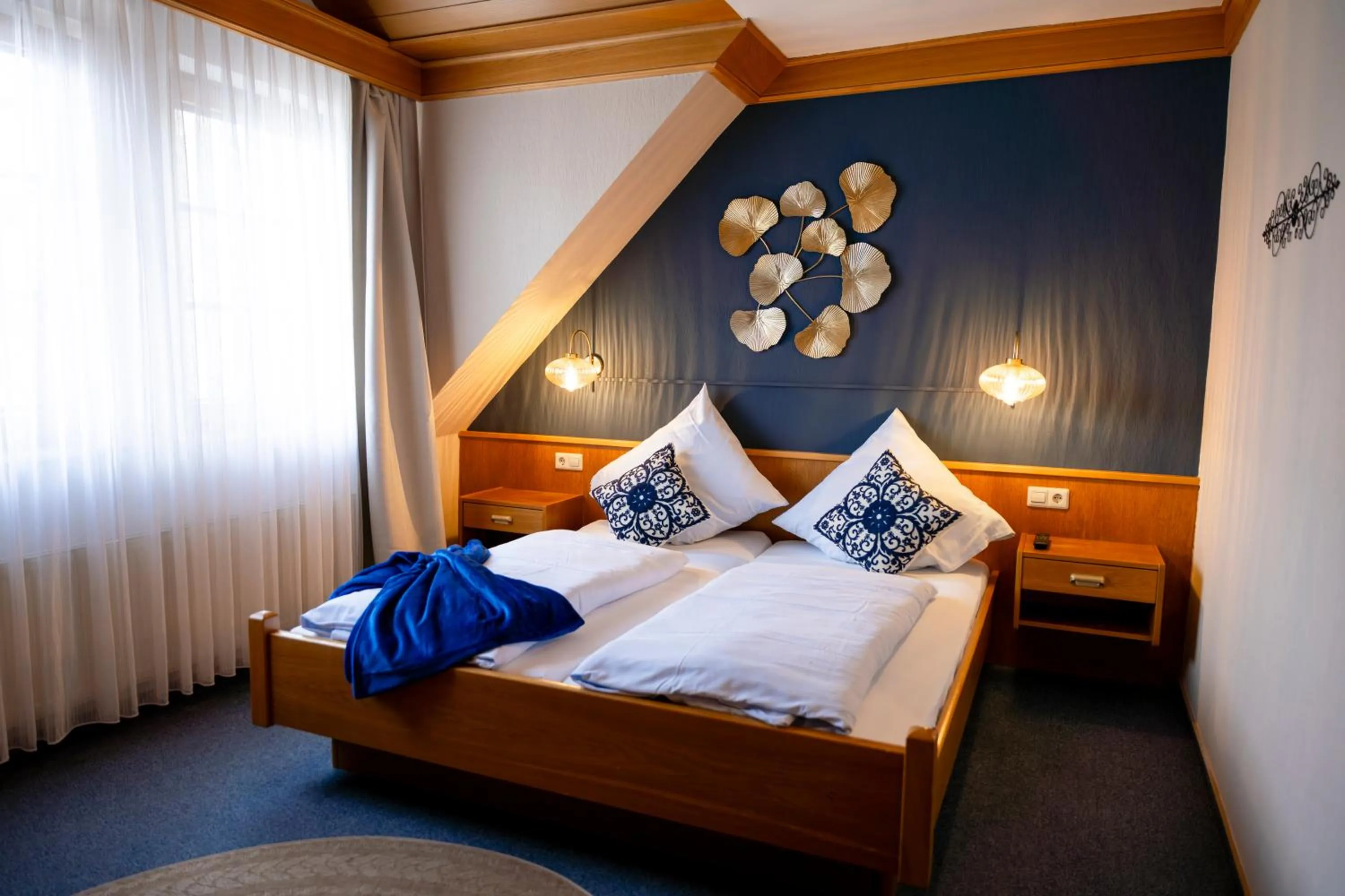 Bedroom, Bed in Hotel Gülser Weinstube