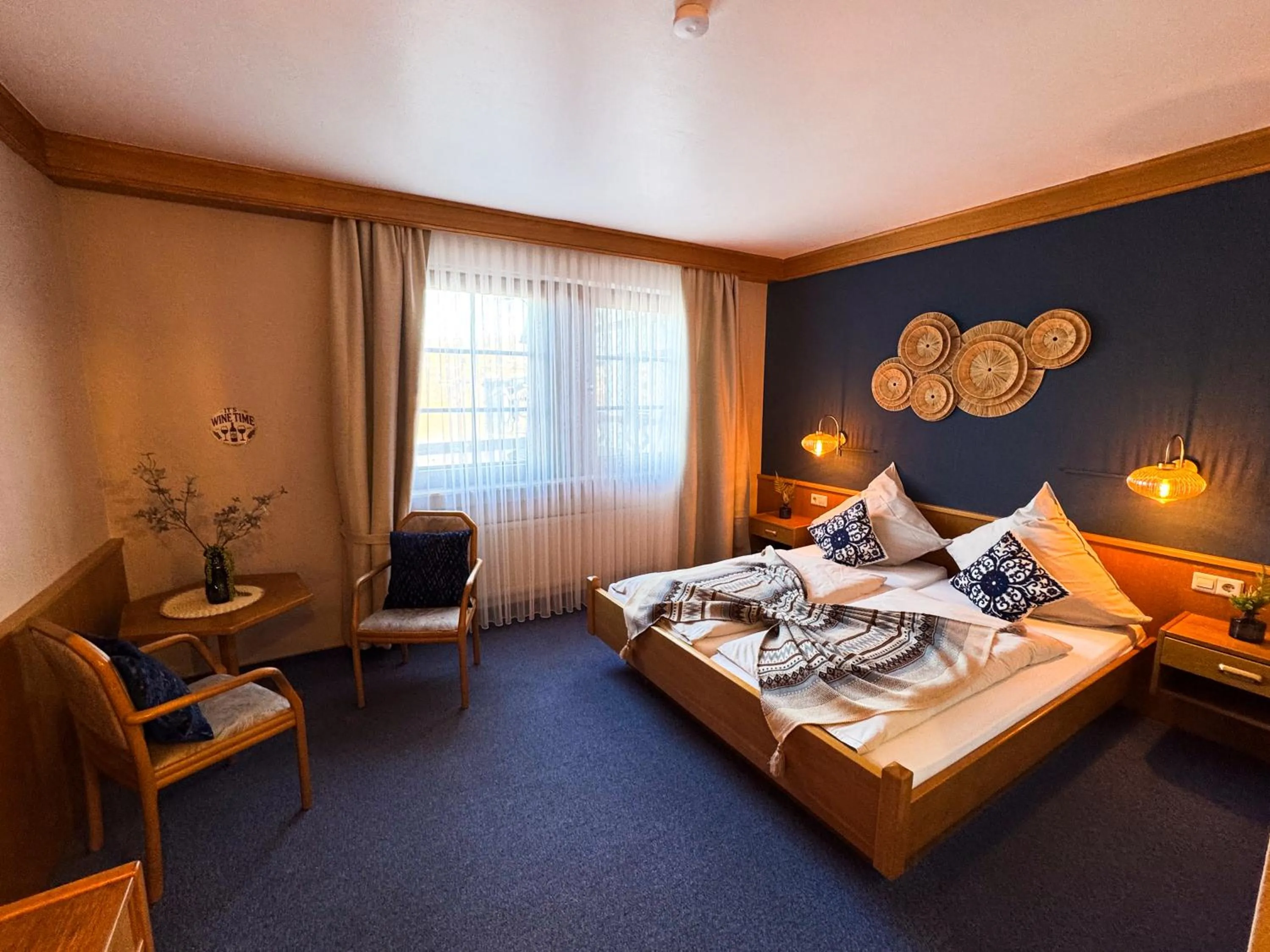 Bedroom, Bed in Hotel Gülser Weinstube