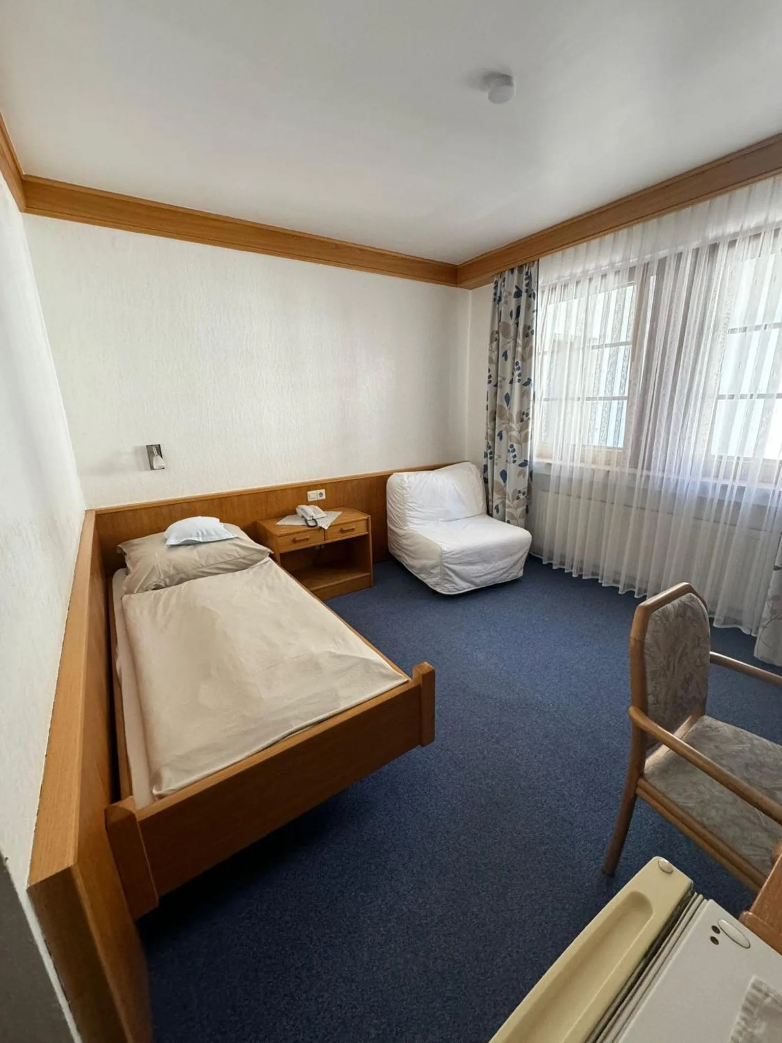 Bedroom, Bed in Hotel Gülser Weinstube