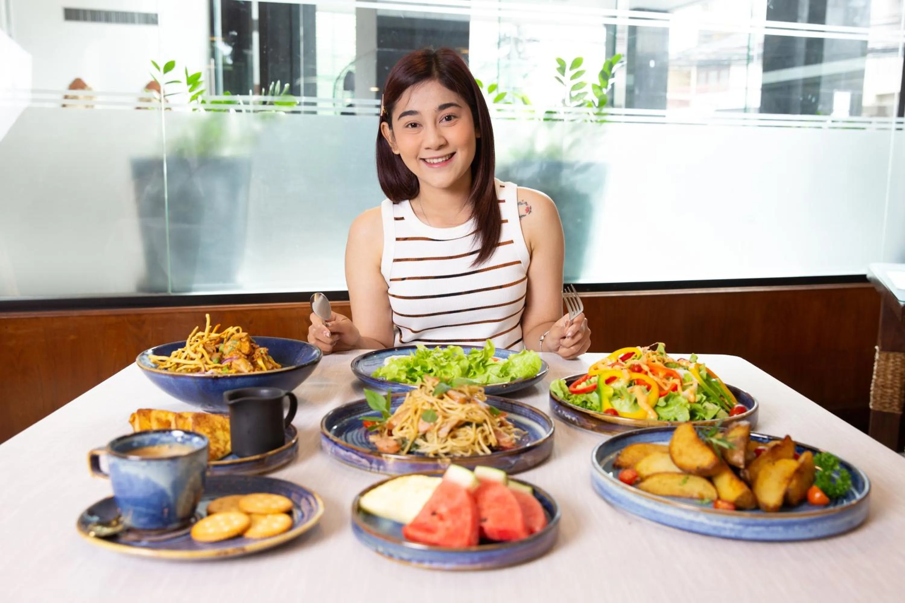 Restaurant/places to eat in CH Hotel