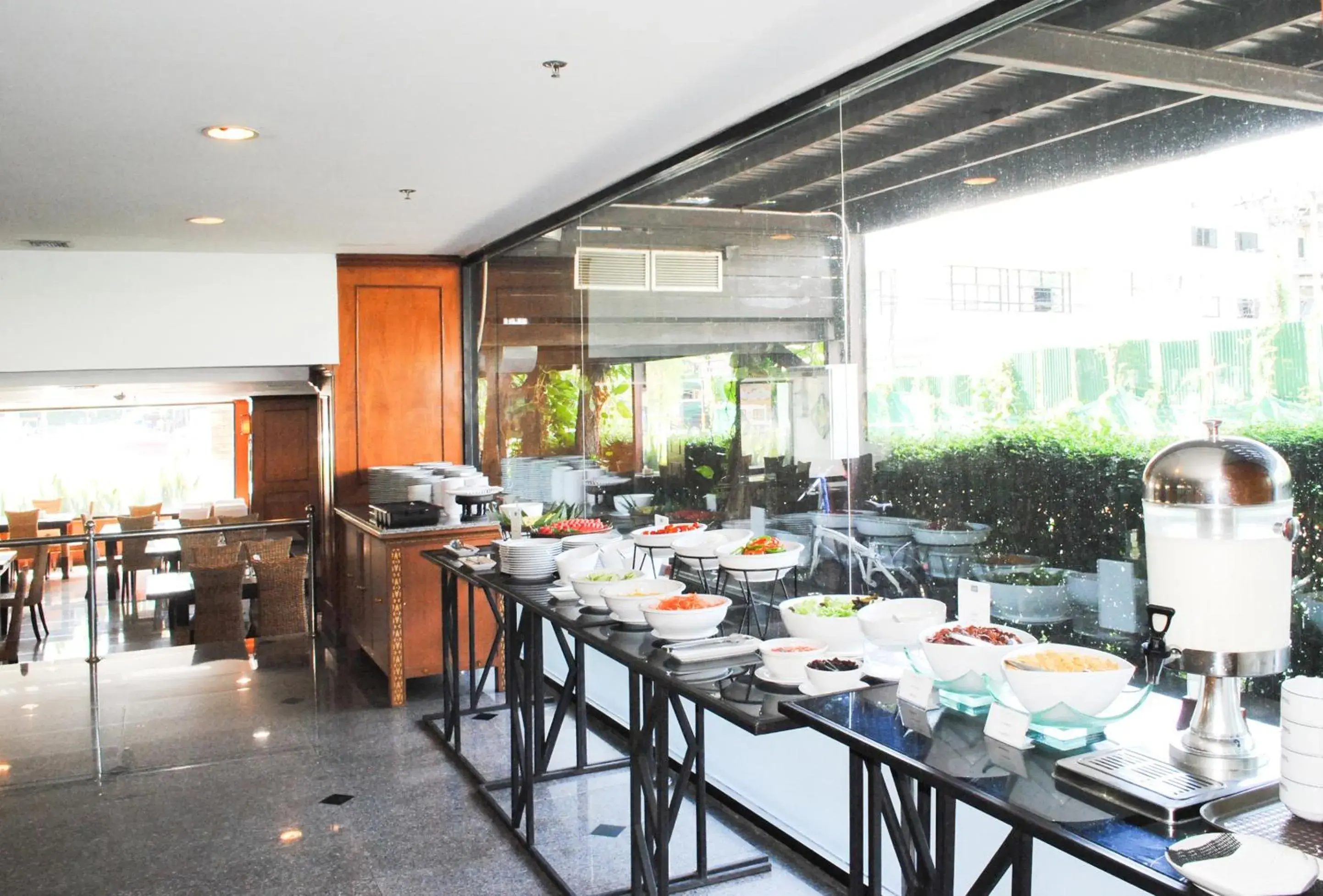 Restaurant/places to eat in CH Hotel Restaurant/places to eat in CH Hotel