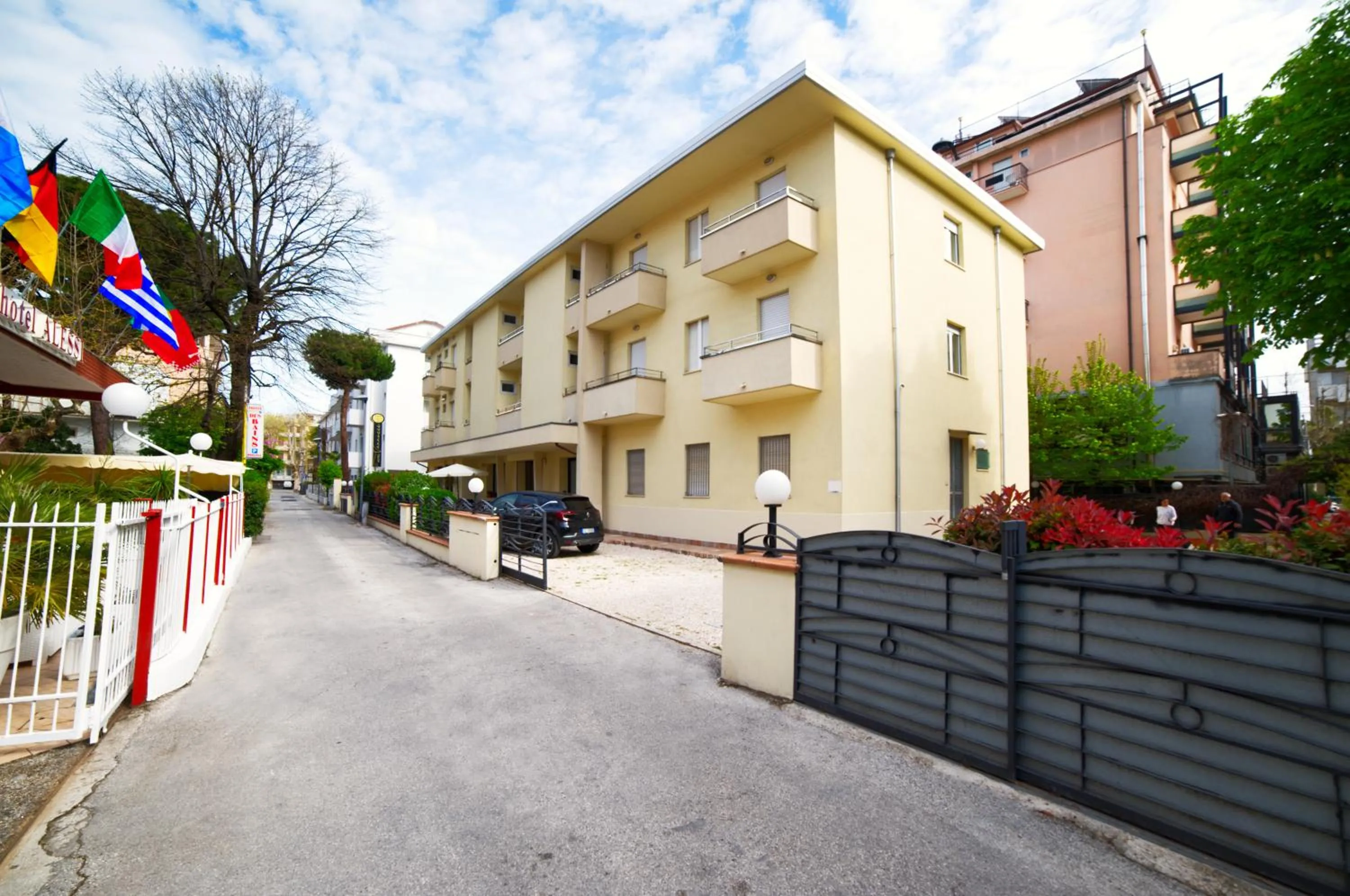 Facade/entrance in Hotel Vannucci