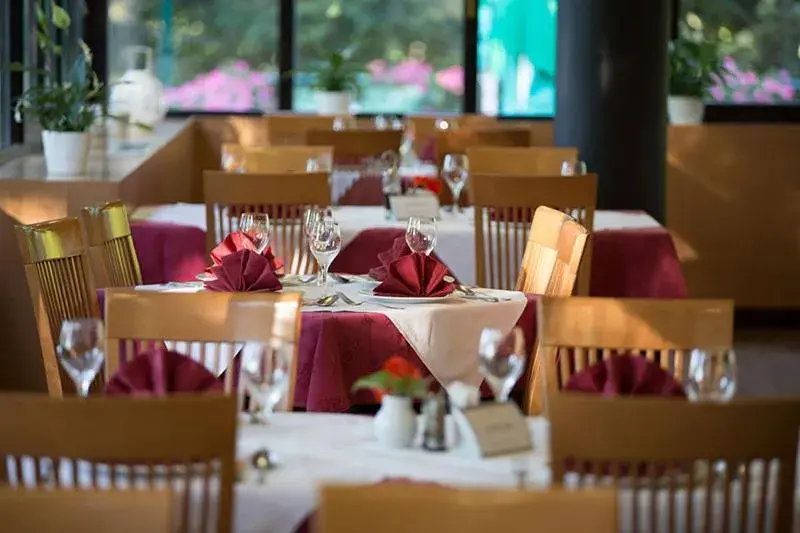Restaurant/places to eat in Hotel Tomislavov Dom Restaurant/places to eat in Hotel Tomislavov Dom