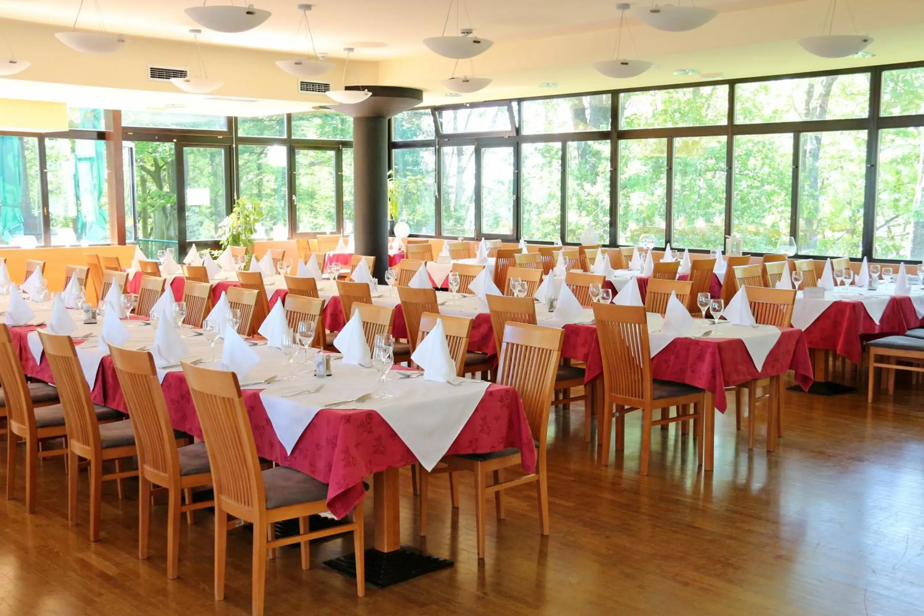 Restaurant/places to eat in Hotel Tomislavov Dom Restaurant/places to eat in Hotel Tomislavov Dom