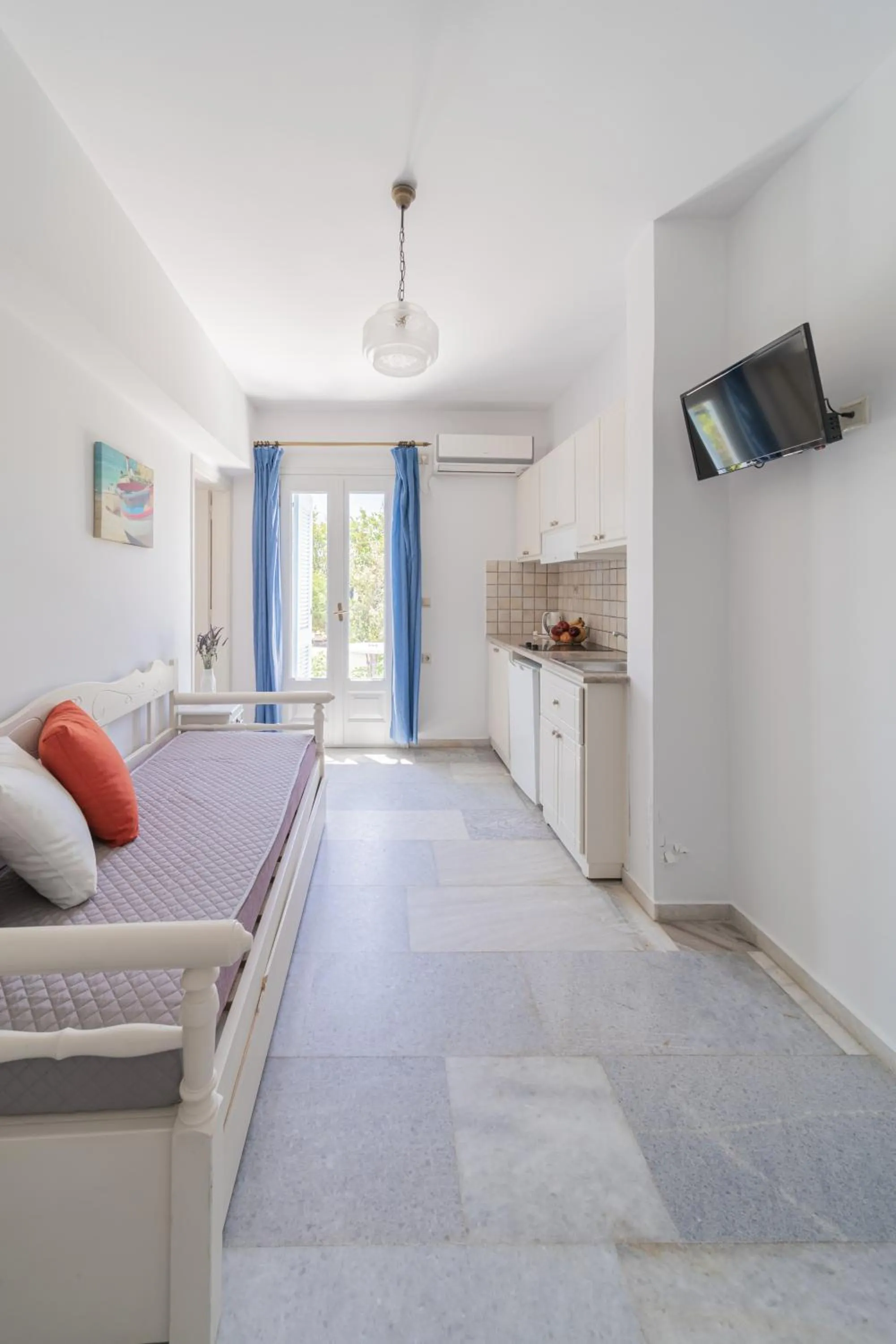 Living room, Bed in Agia Anna Living