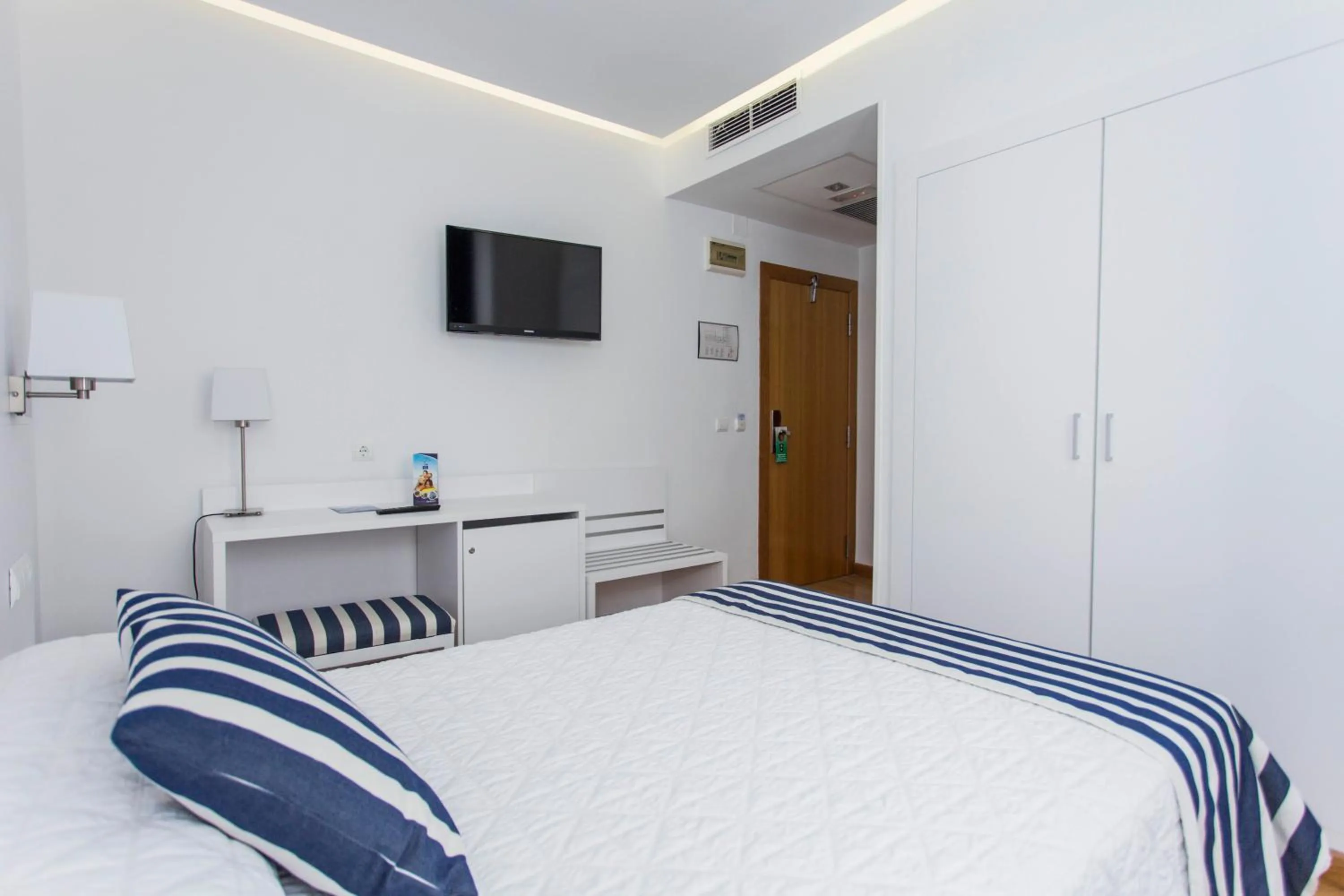 Photo of the whole room, Bed in Hotel Voramar