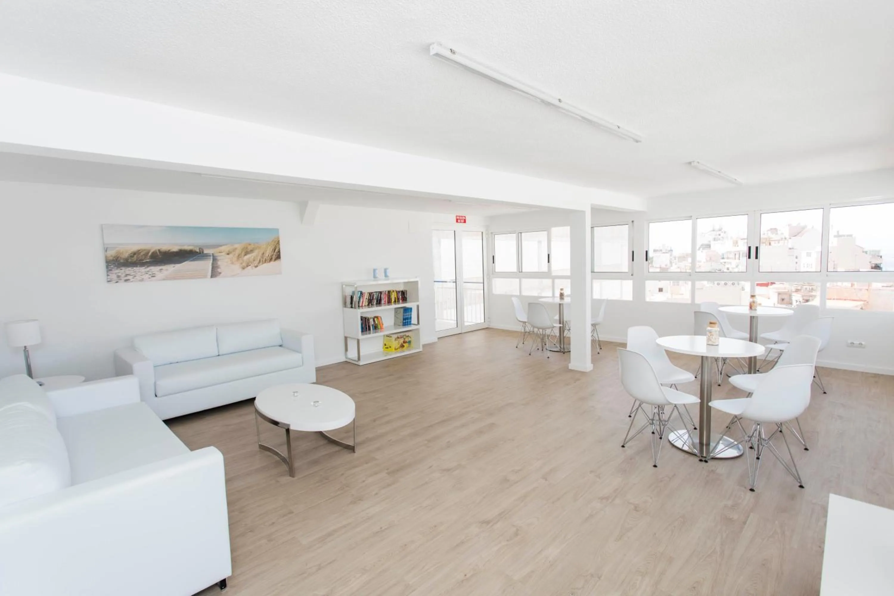 Communal lounge/ TV room in Hotel Voramar