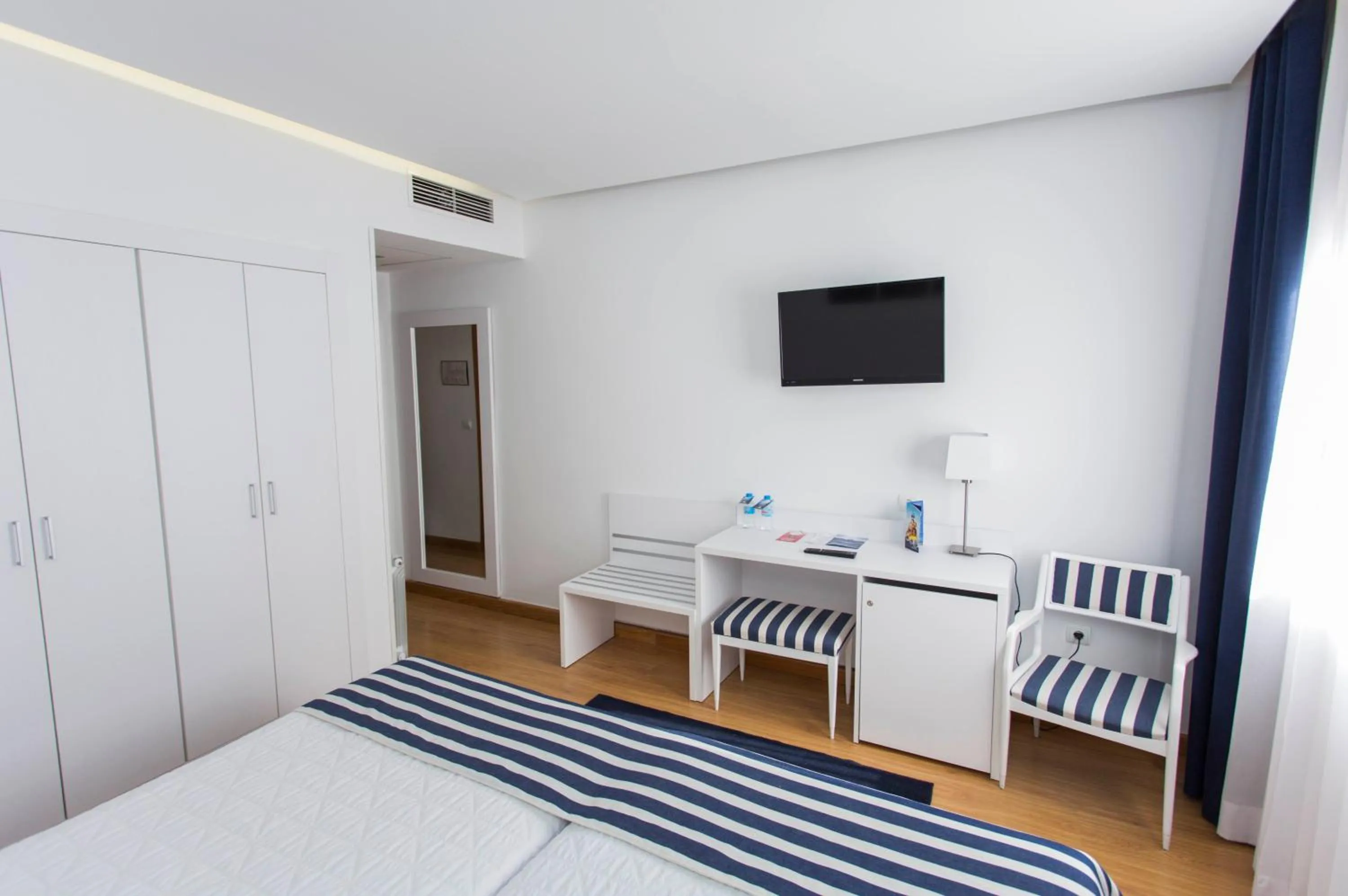 Photo of the whole room, Bed in Hotel Voramar