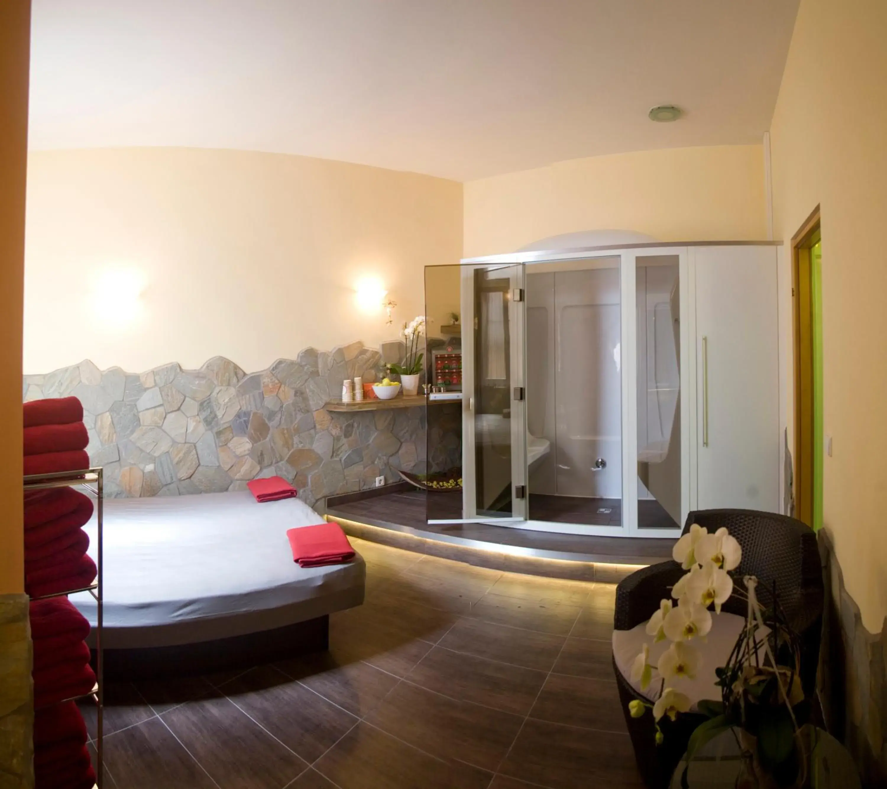 Spa and wellness centre/facilities, Bed in Kaiserhof Spa and wellness centre/facilities, Bed in Kaiserhof