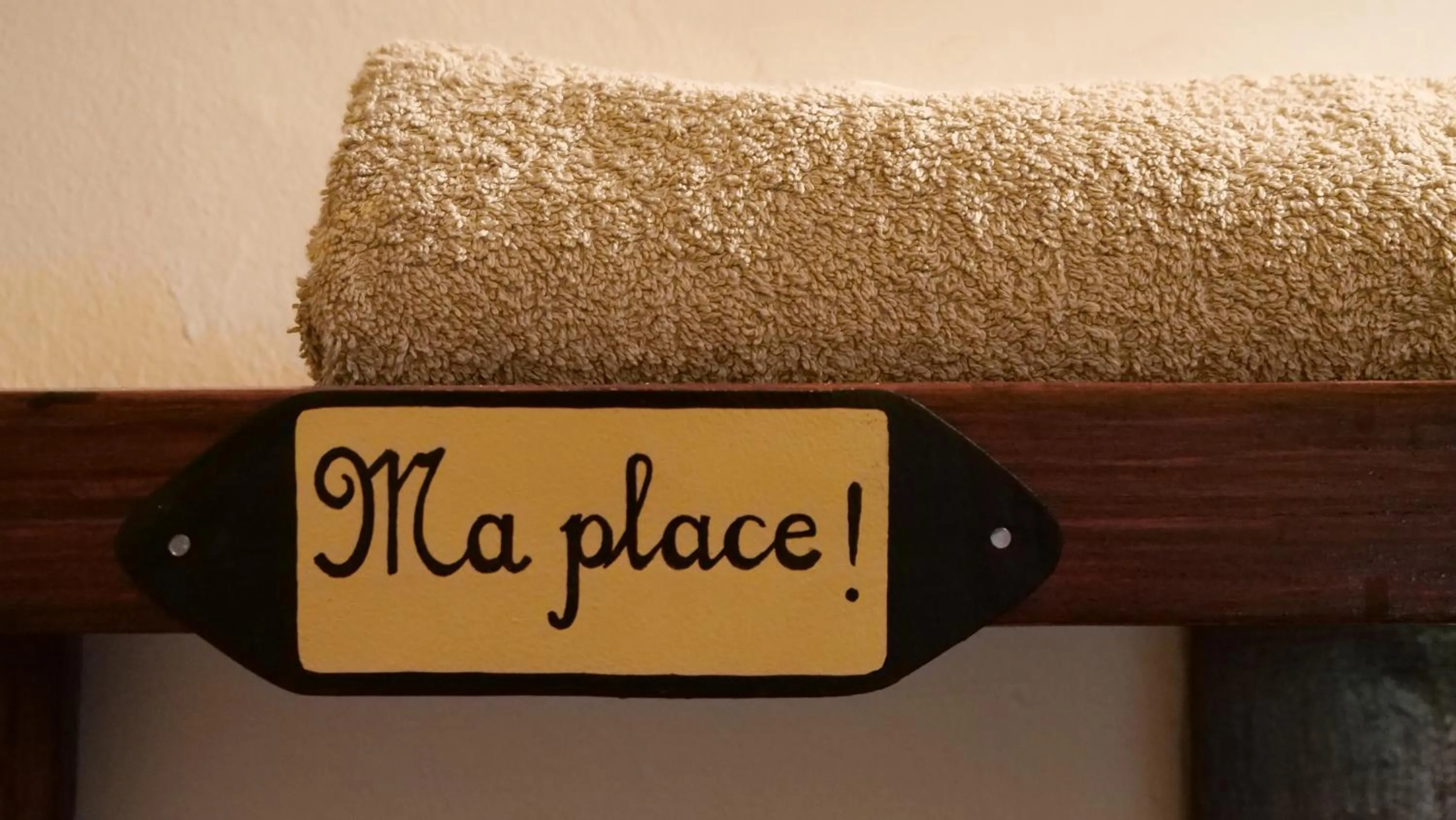 Text overlay in SOUIMANGA-HOTEL