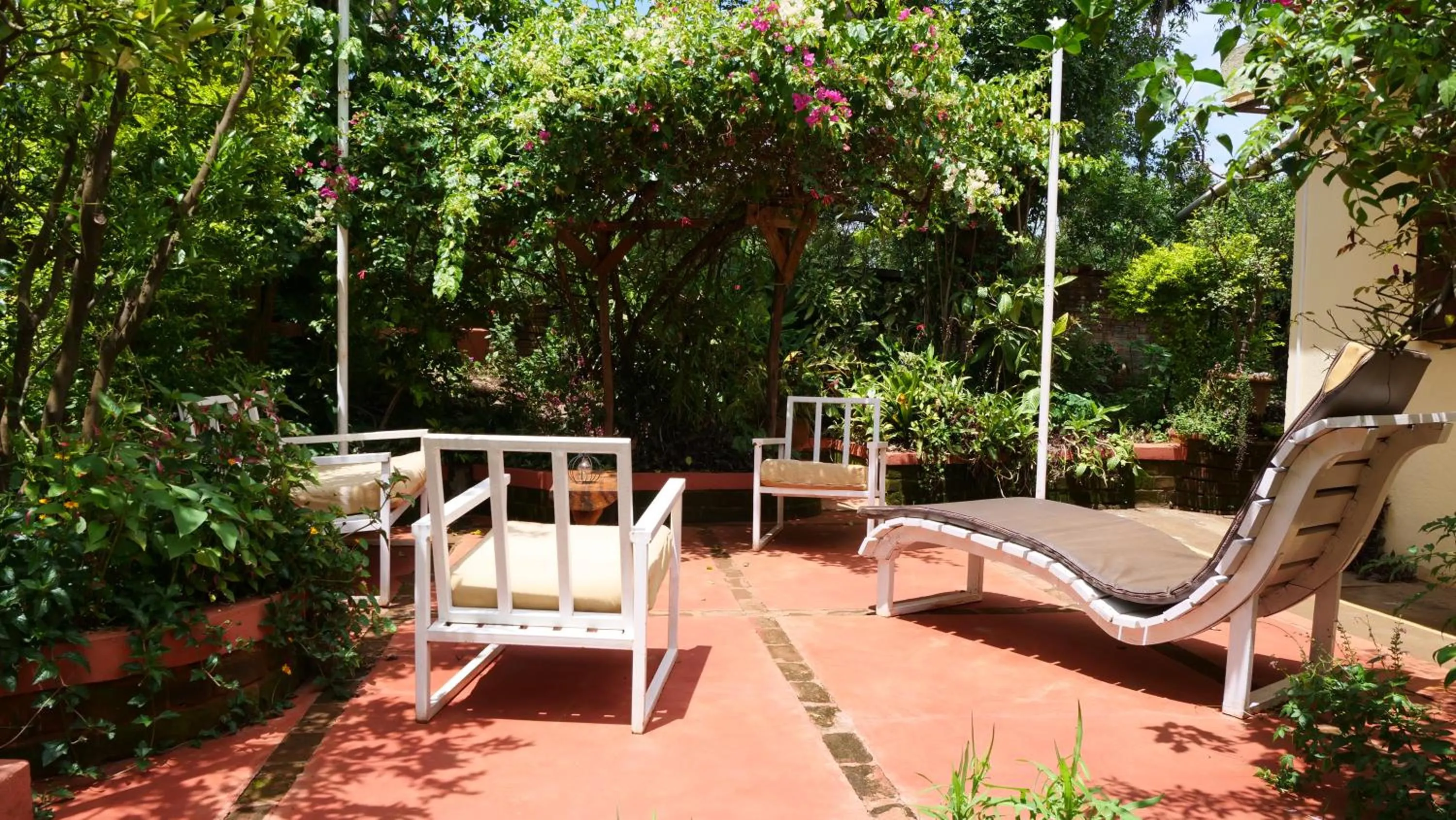 Property building in SOUIMANGA-HOTEL