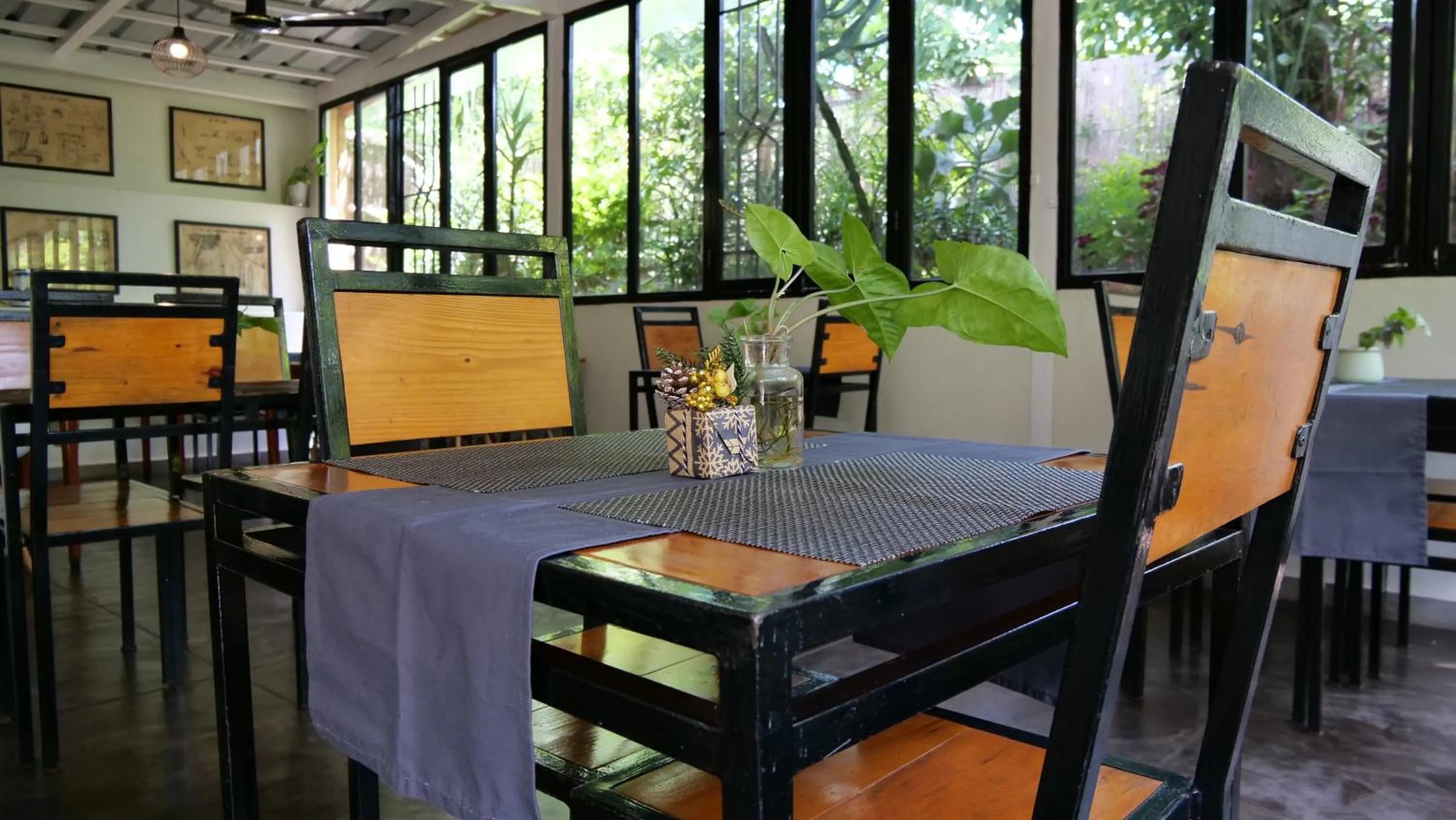 Restaurant/places to eat in SOUIMANGA-HOTEL