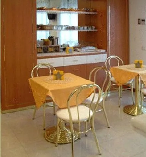 Restaurant/places to eat in Hotel GF