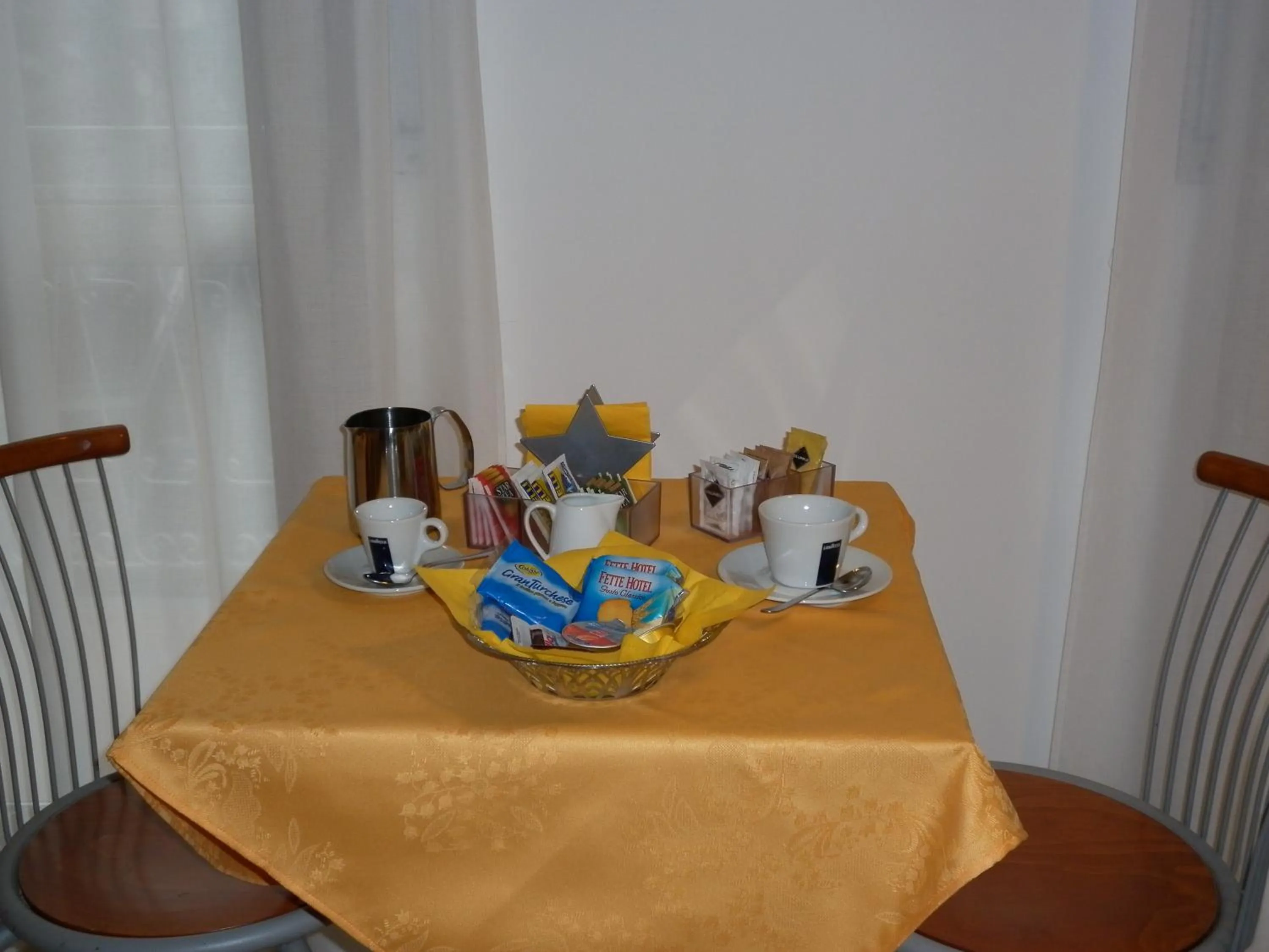 Restaurant/places to eat in Hotel GF