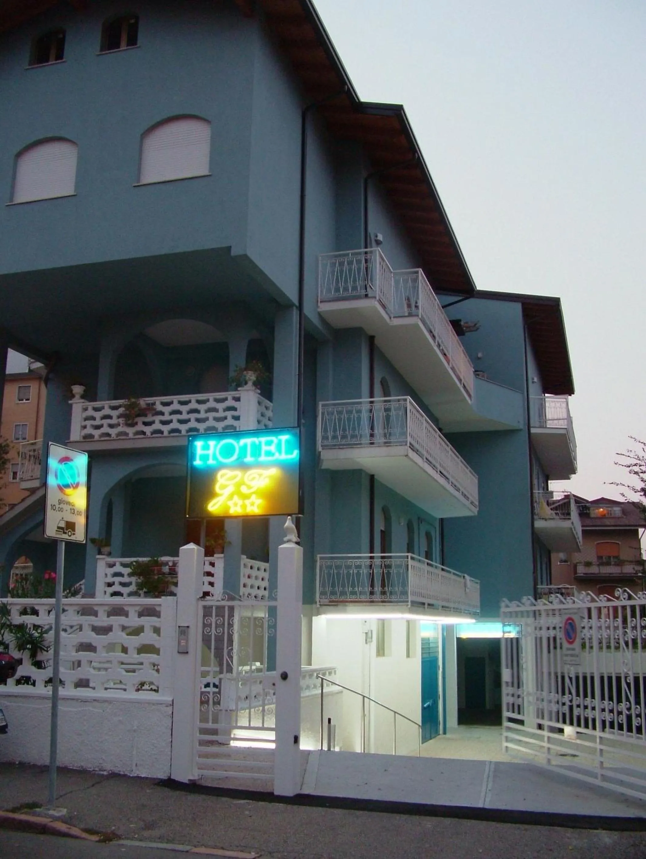 Inner courtyard view in Hotel GF
