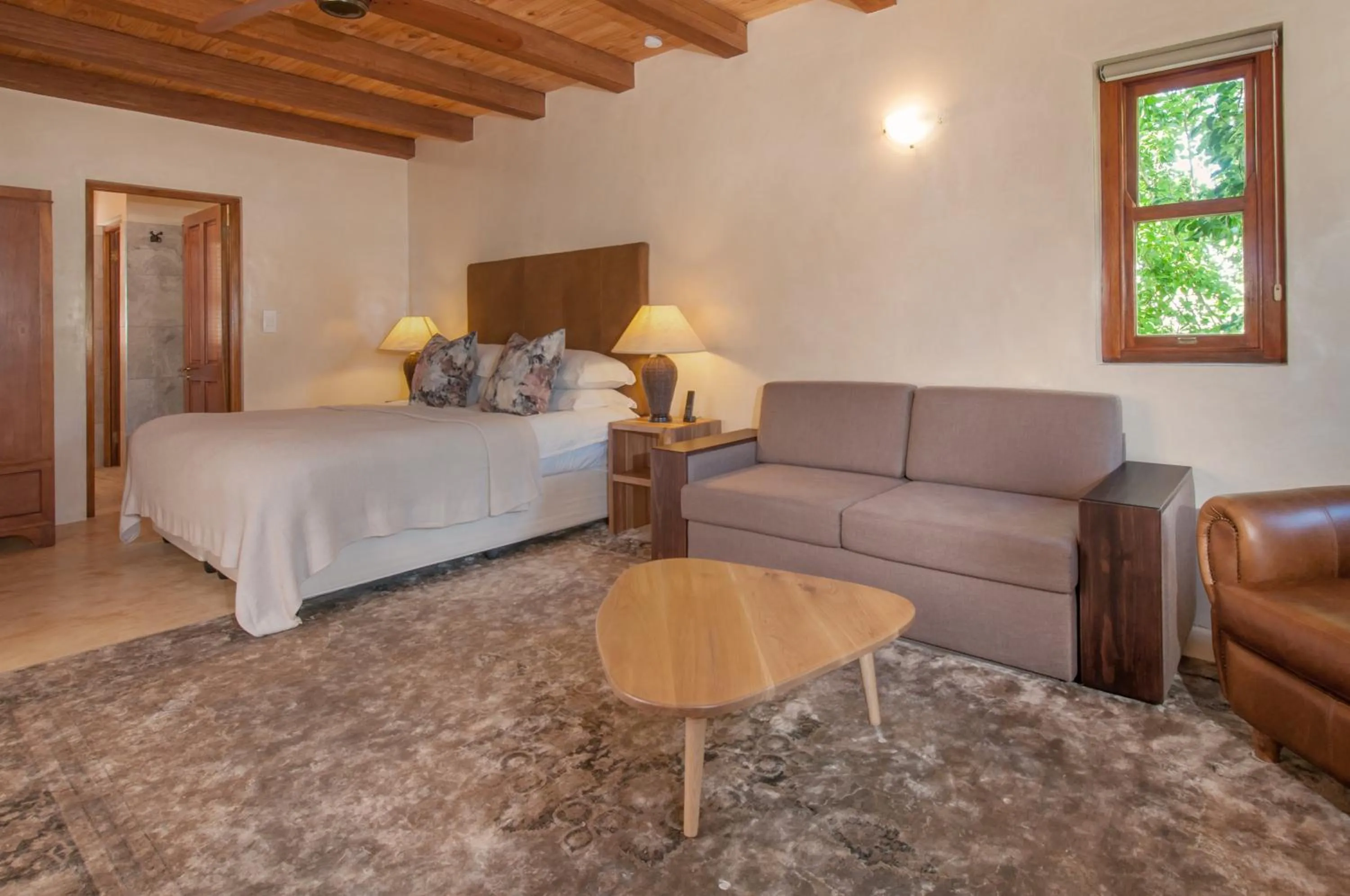 Seating area, Bed in Hotel Roosje van de Kaap