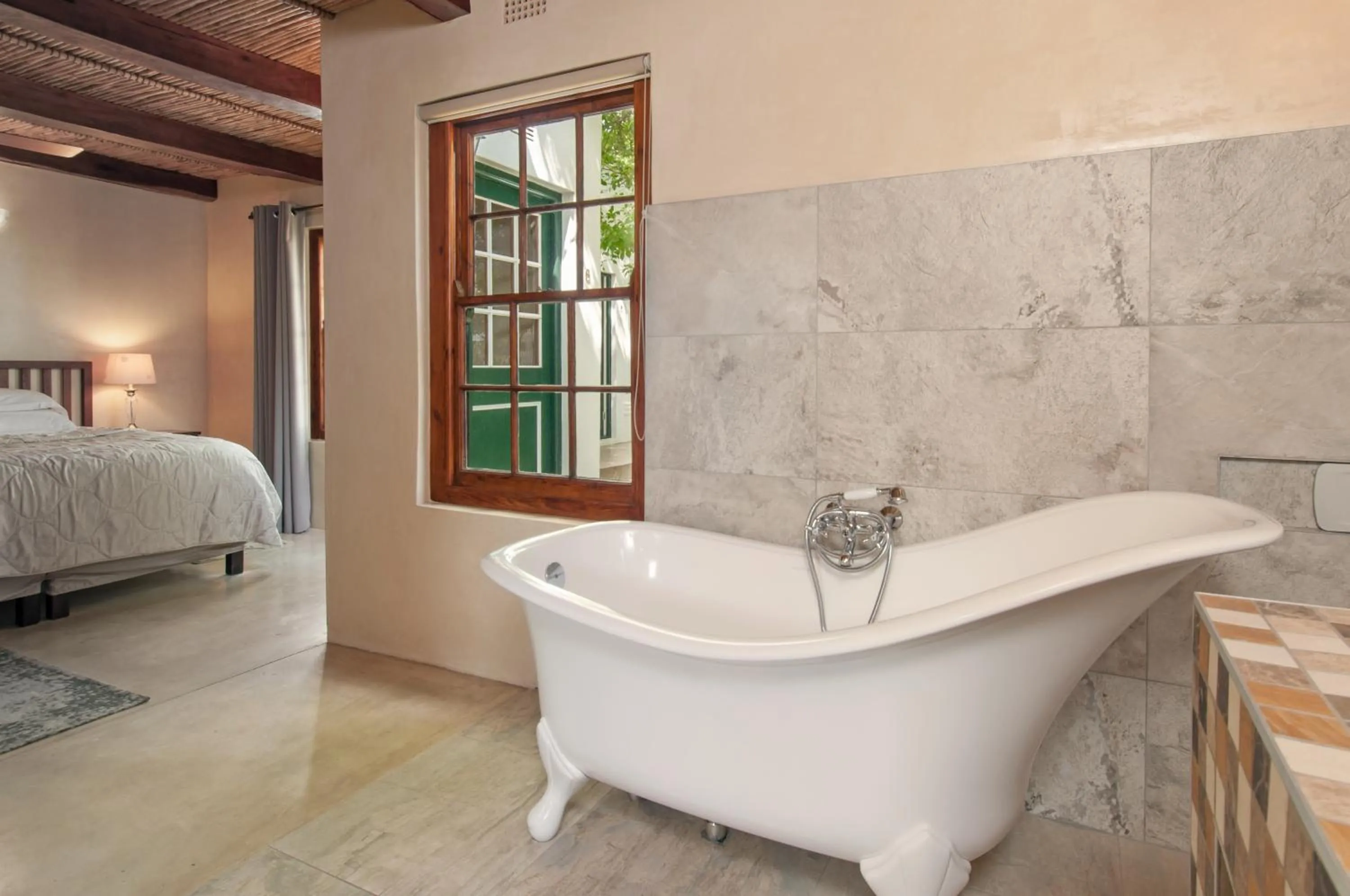 Bath, Bed in Hotel Roosje van de Kaap