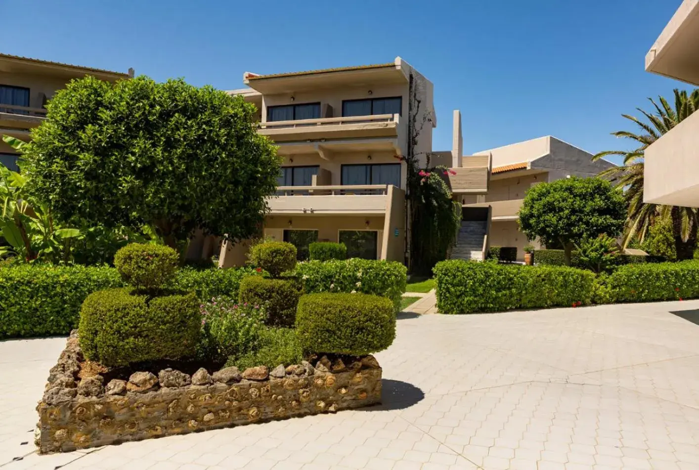 Garden view in Cathrin Hotel Garden view in Cathrin Hotel