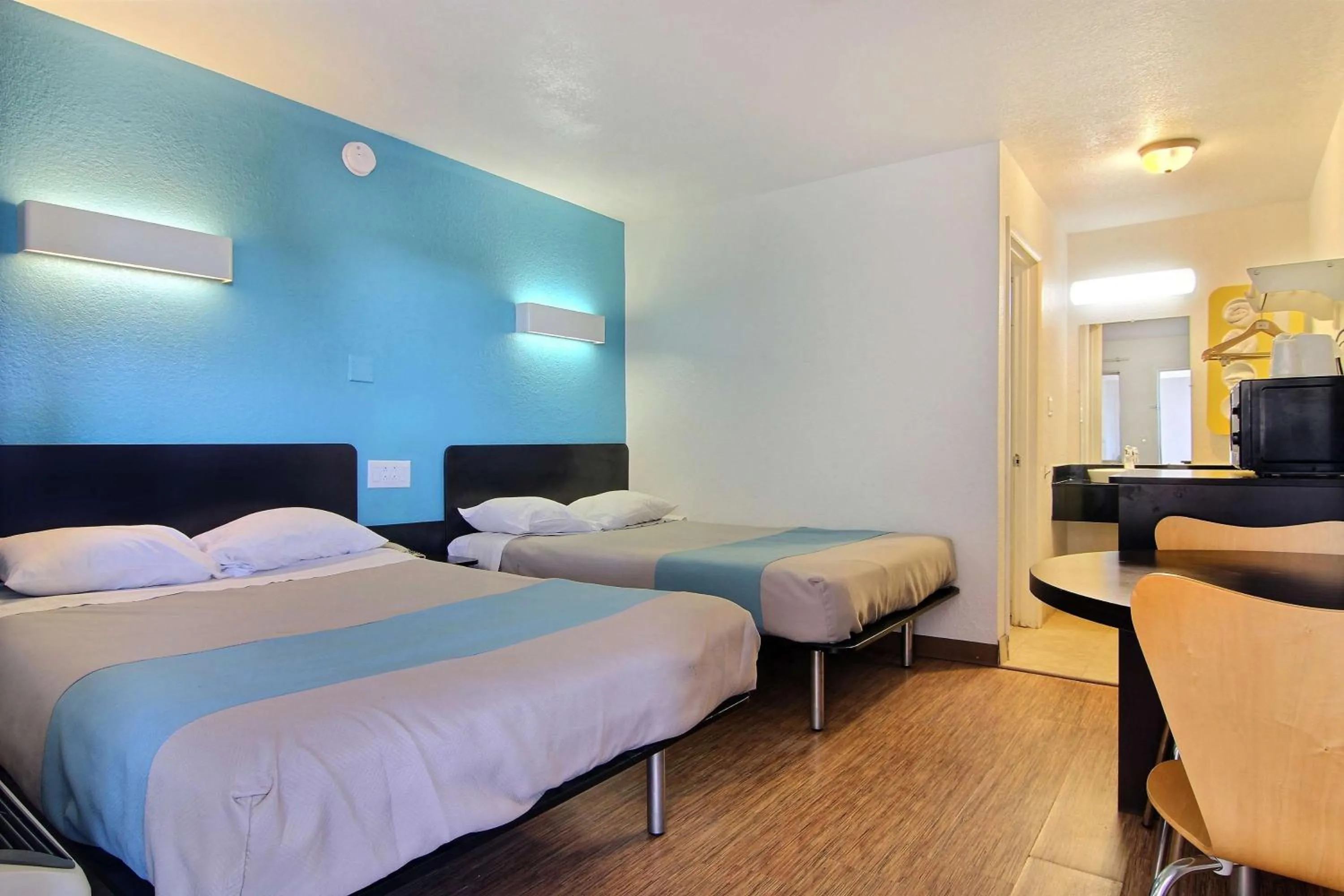 Photo of the whole room, Bed in Motel 6-Carlsbad, NM