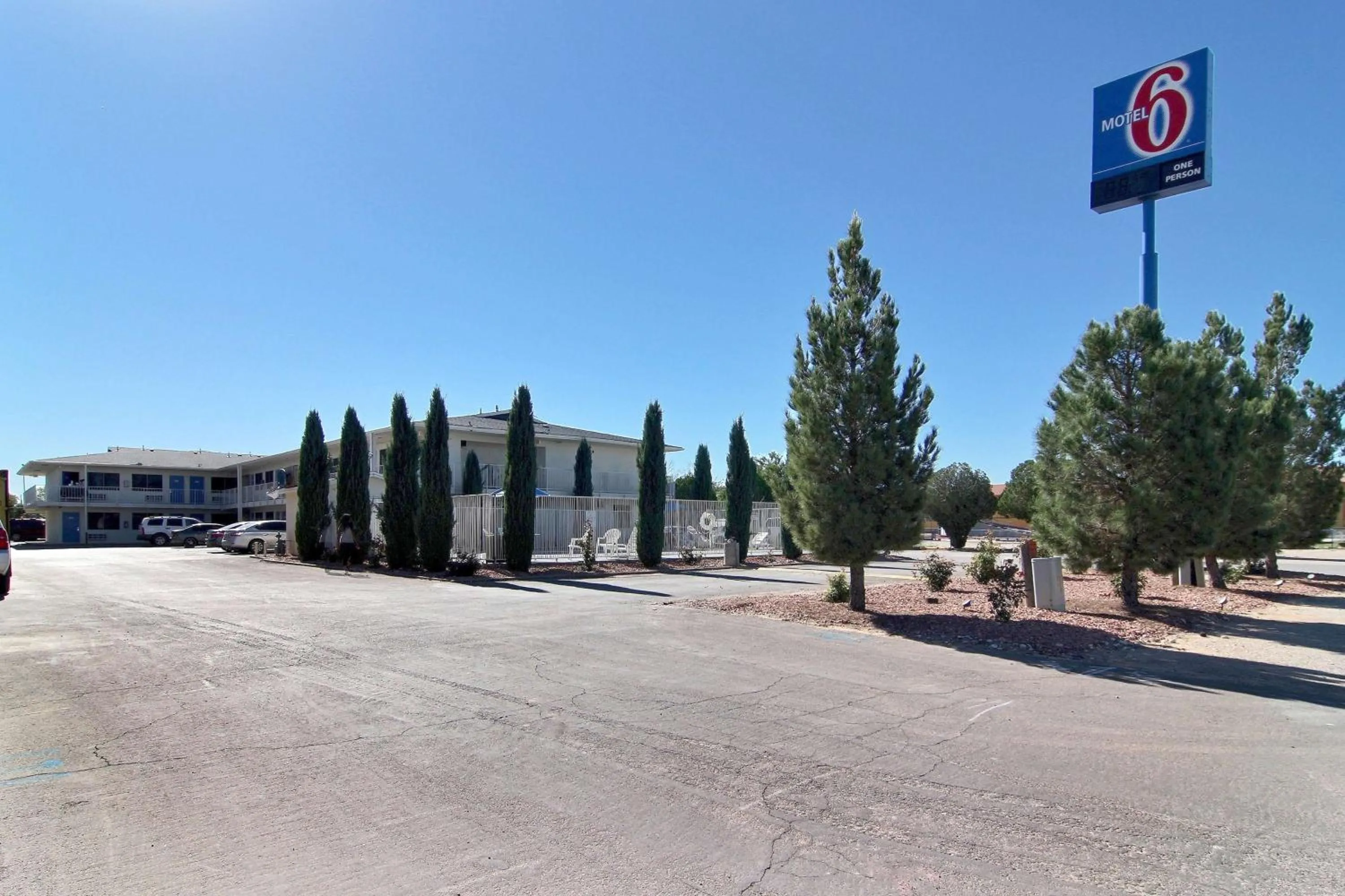 Property building in Motel 6-Carlsbad, NM
