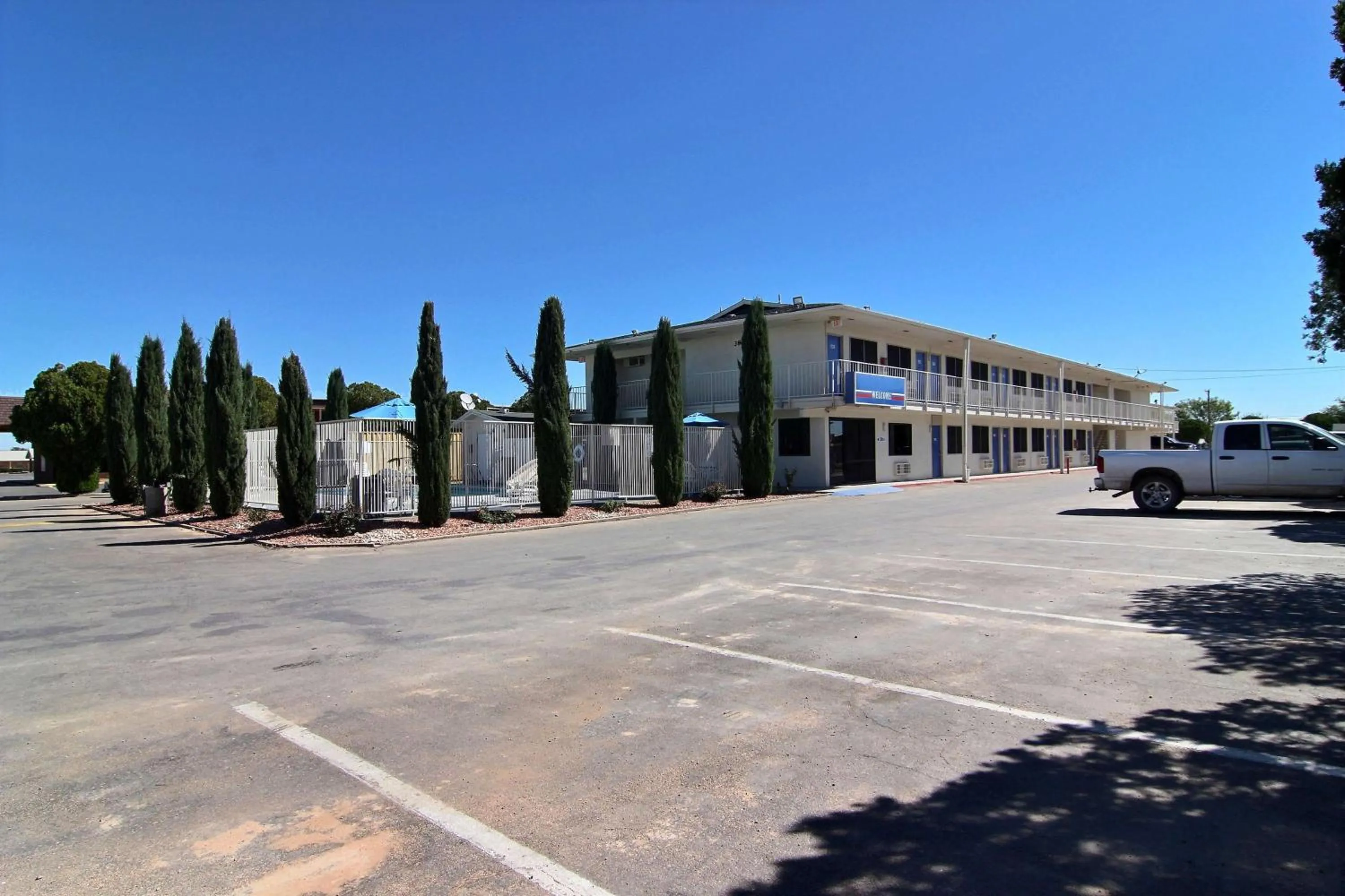 Property building in Motel 6-Carlsbad, NM