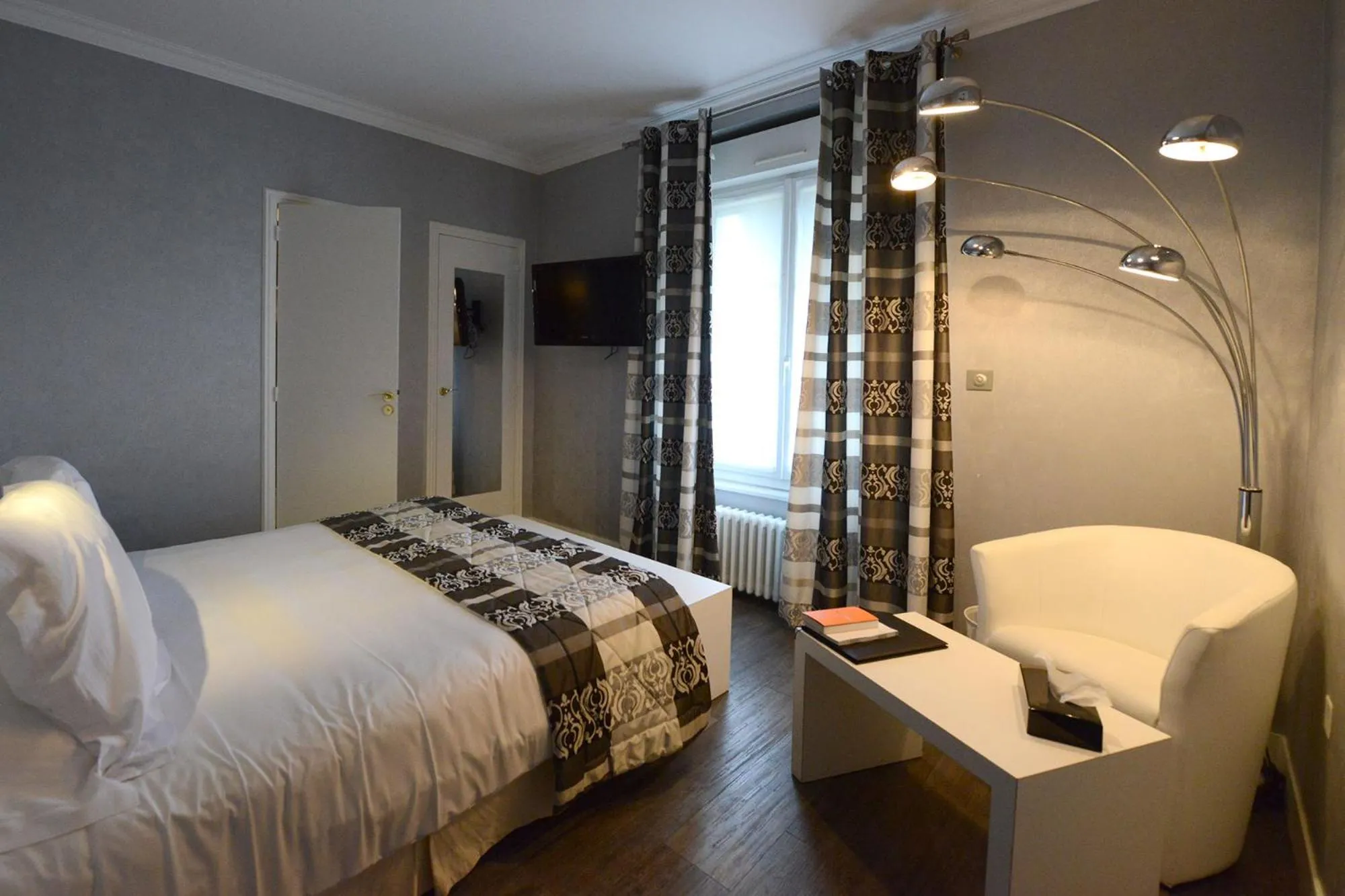 Bedroom, Bed in Hostellerie de la Renaissance