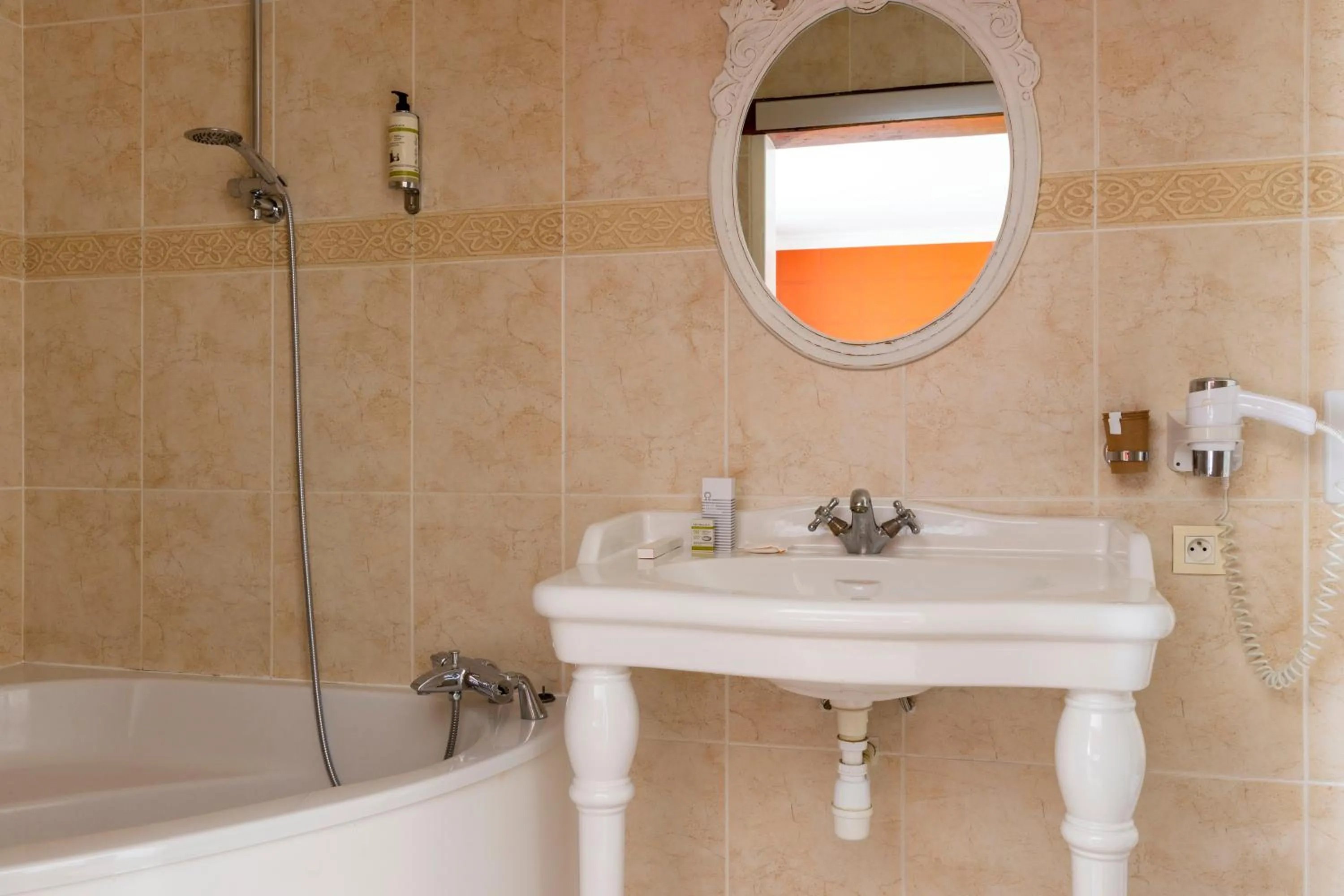 Bath in Hostellerie de la Renaissance