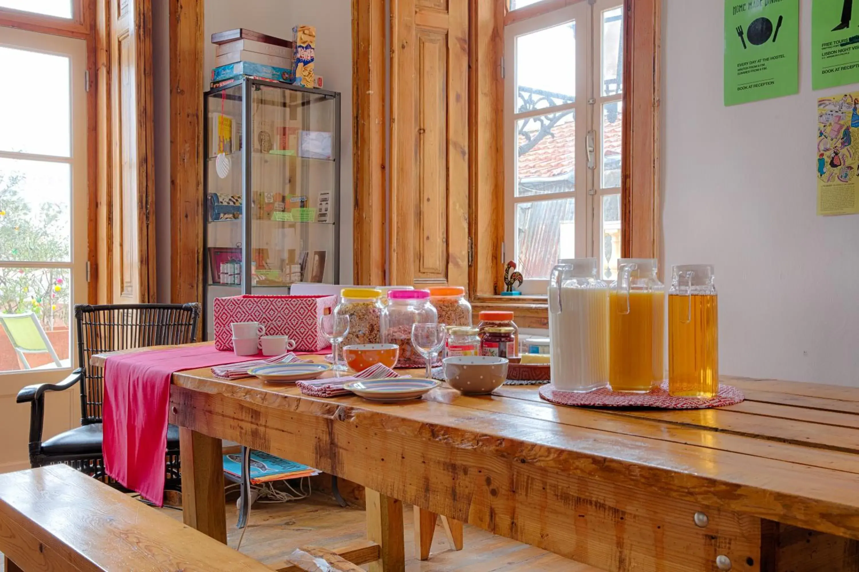 Restaurant/places to eat in This Is Lisbon Hostel Restaurant/places to eat in This Is Lisbon Hostel