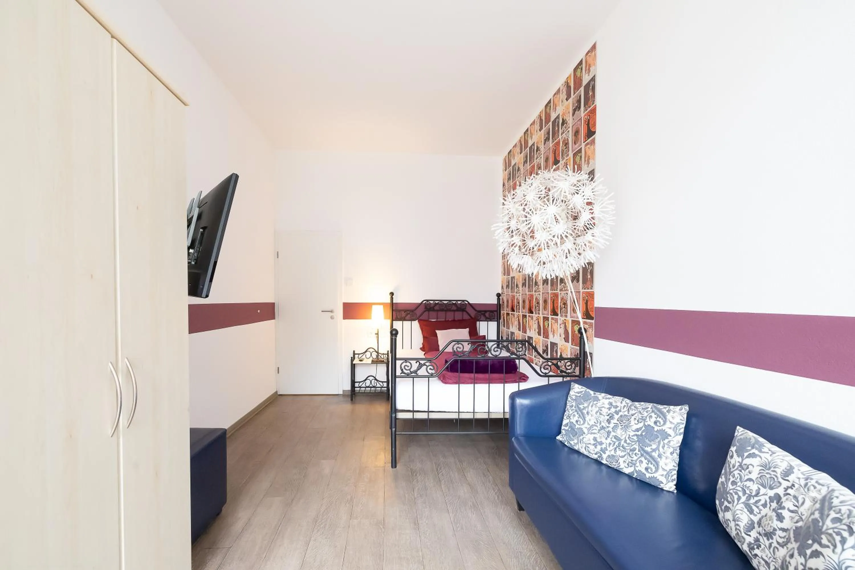 Bed in Hotel DAH-Inn