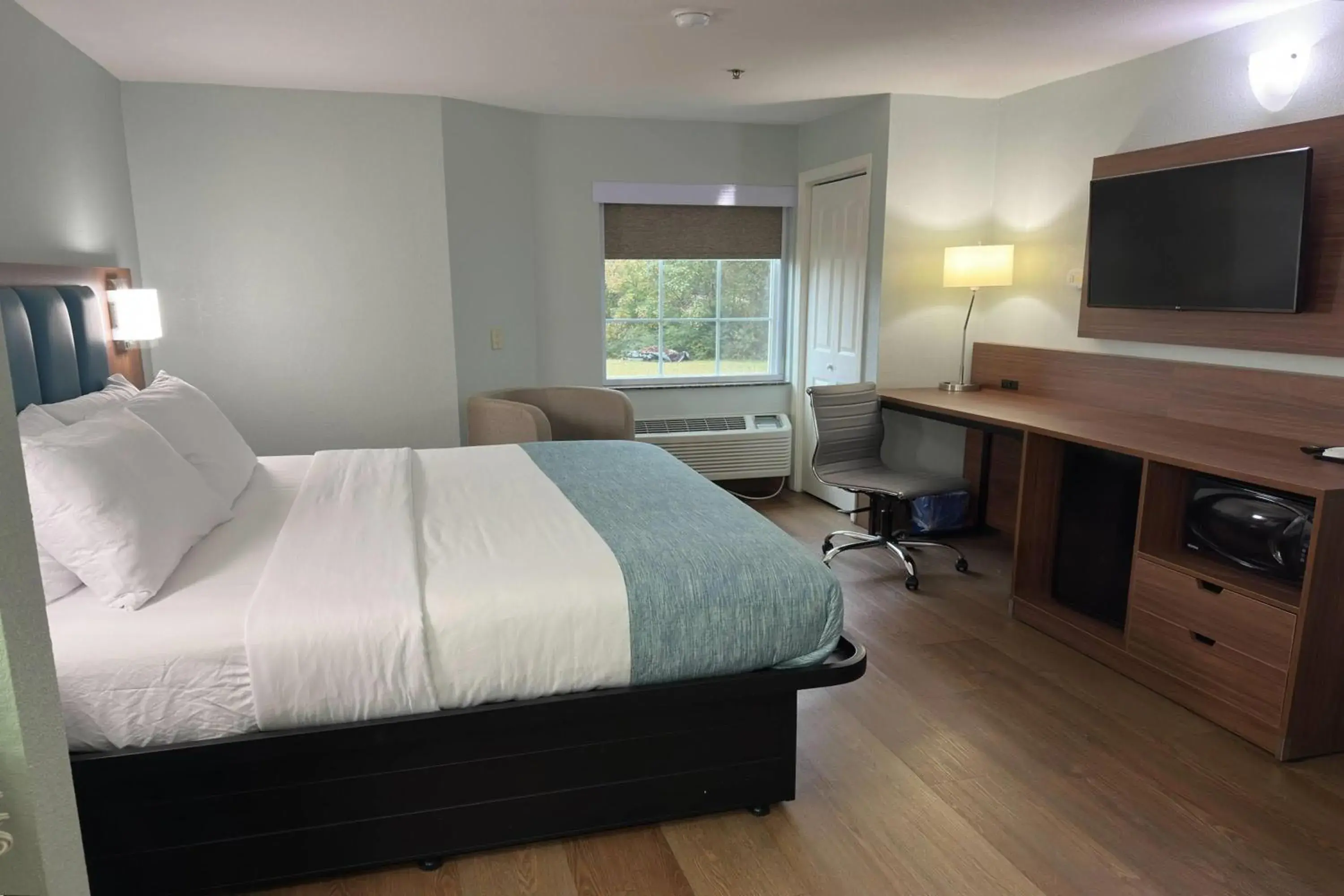 Photo of the whole room, Bed in Wingate by Wyndham Macon West I-475 Photo of the whole room, Bed in Wingate by Wyndham Macon West I-475