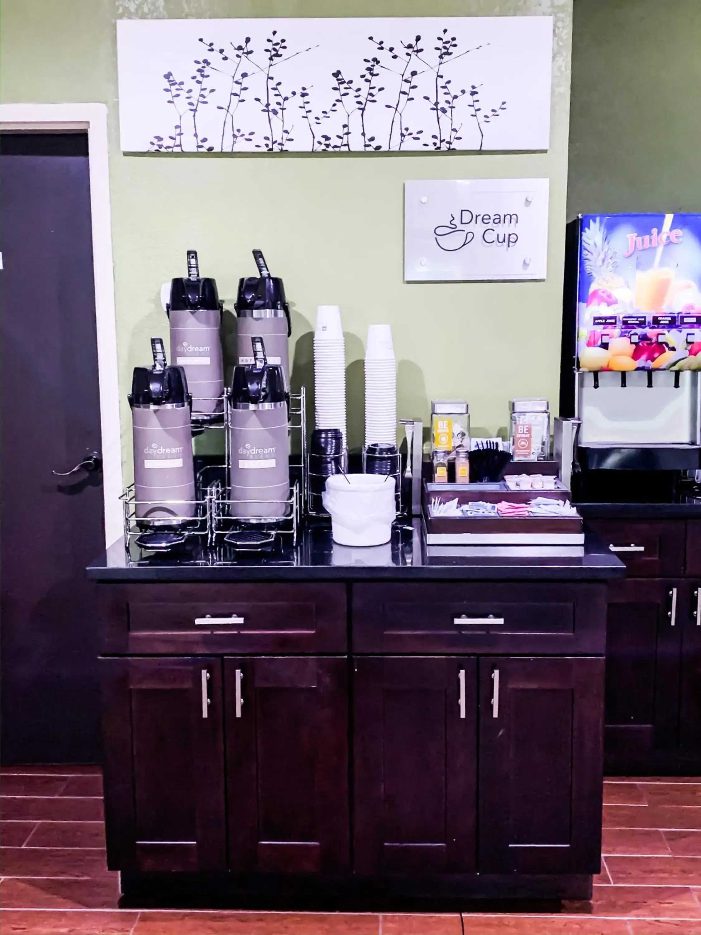 Coffee/tea facilities in Wingate by Wyndham Macon West I-475 Coffee/tea facilities in Wingate by Wyndham Macon West I-475