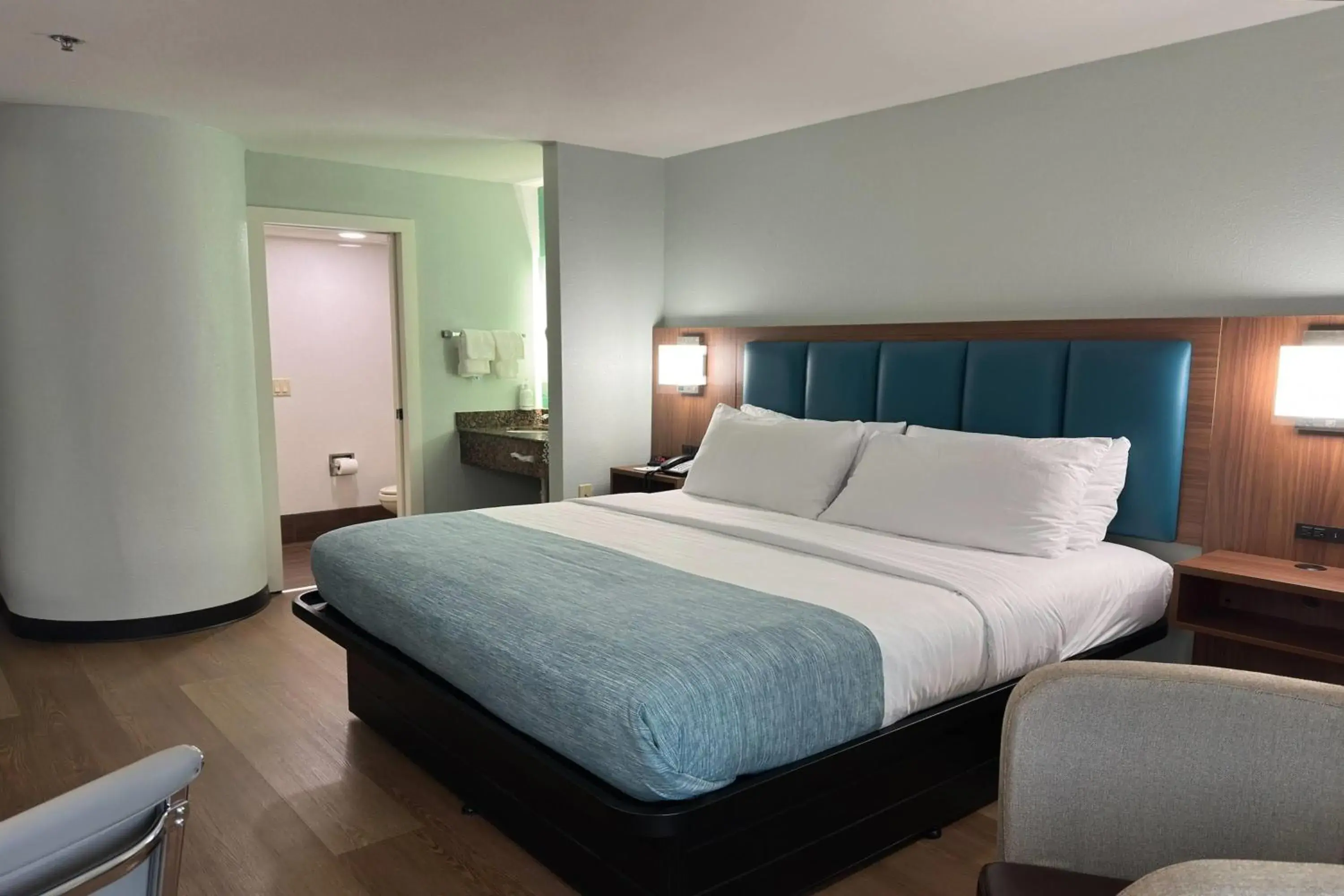 Photo of the whole room, Bed in Wingate by Wyndham Macon West I-475 Photo of the whole room, Bed in Wingate by Wyndham Macon West I-475