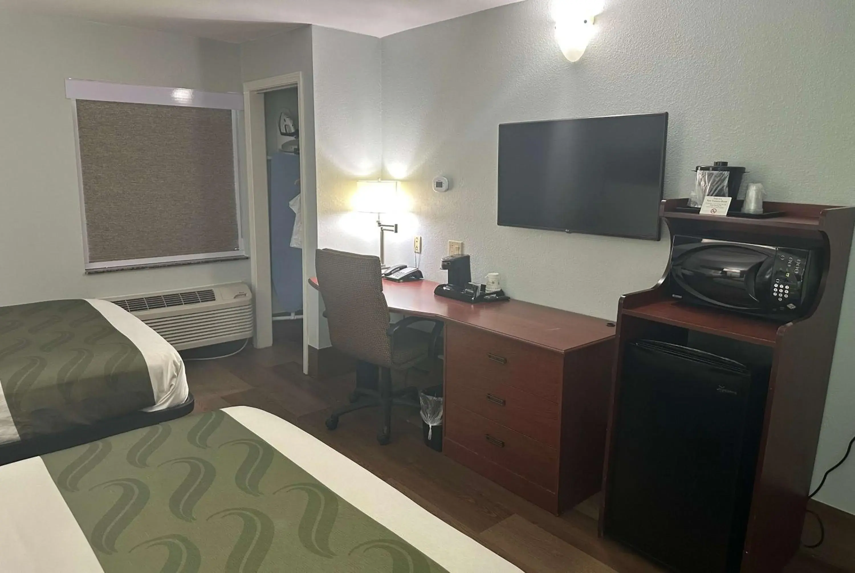 Photo of the whole room, Bed in Wingate by Wyndham Macon West I-475 Photo of the whole room, Bed in Wingate by Wyndham Macon West I-475