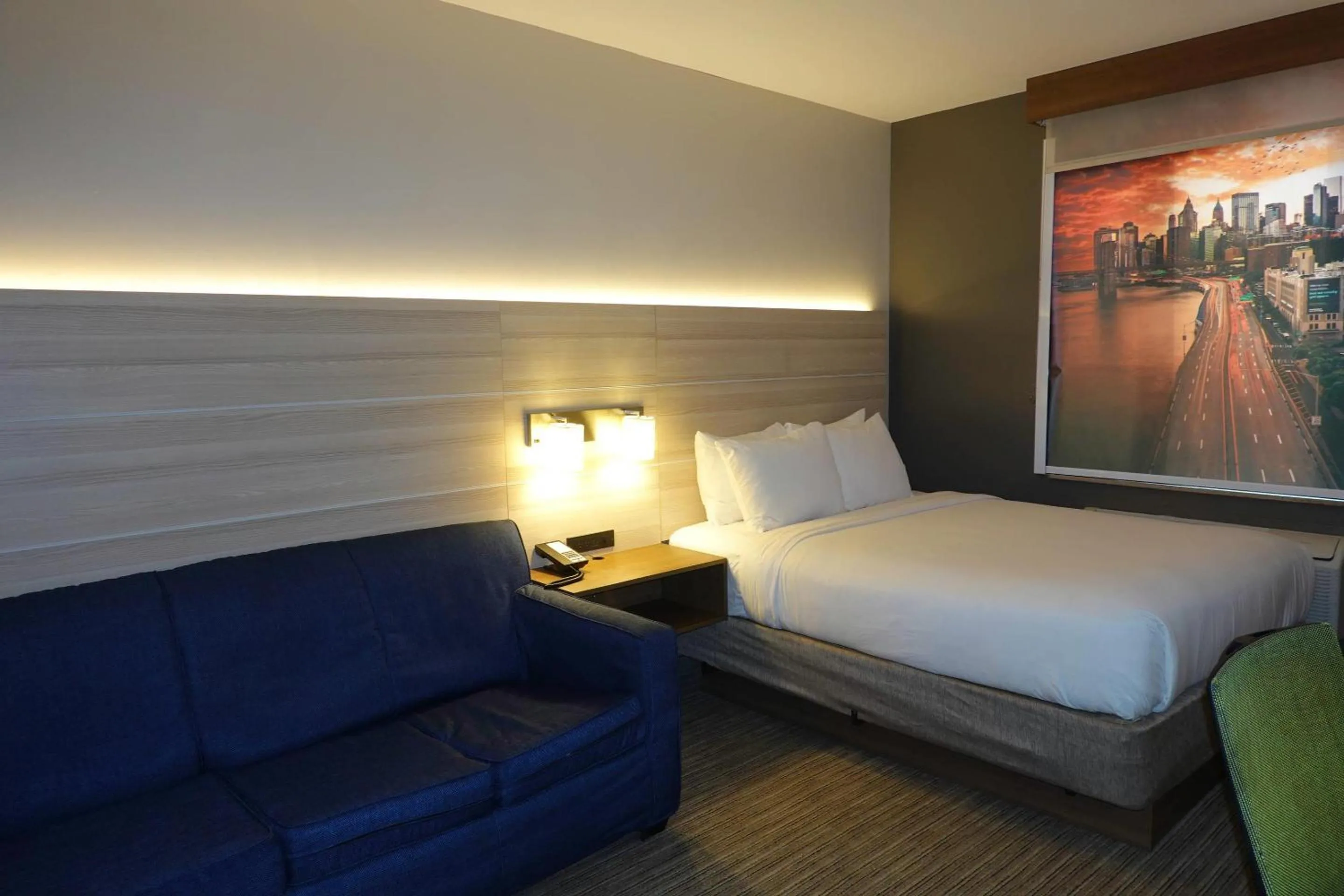 Bedroom, Bed in Country Inn & Suites by Radisson, Staten Island