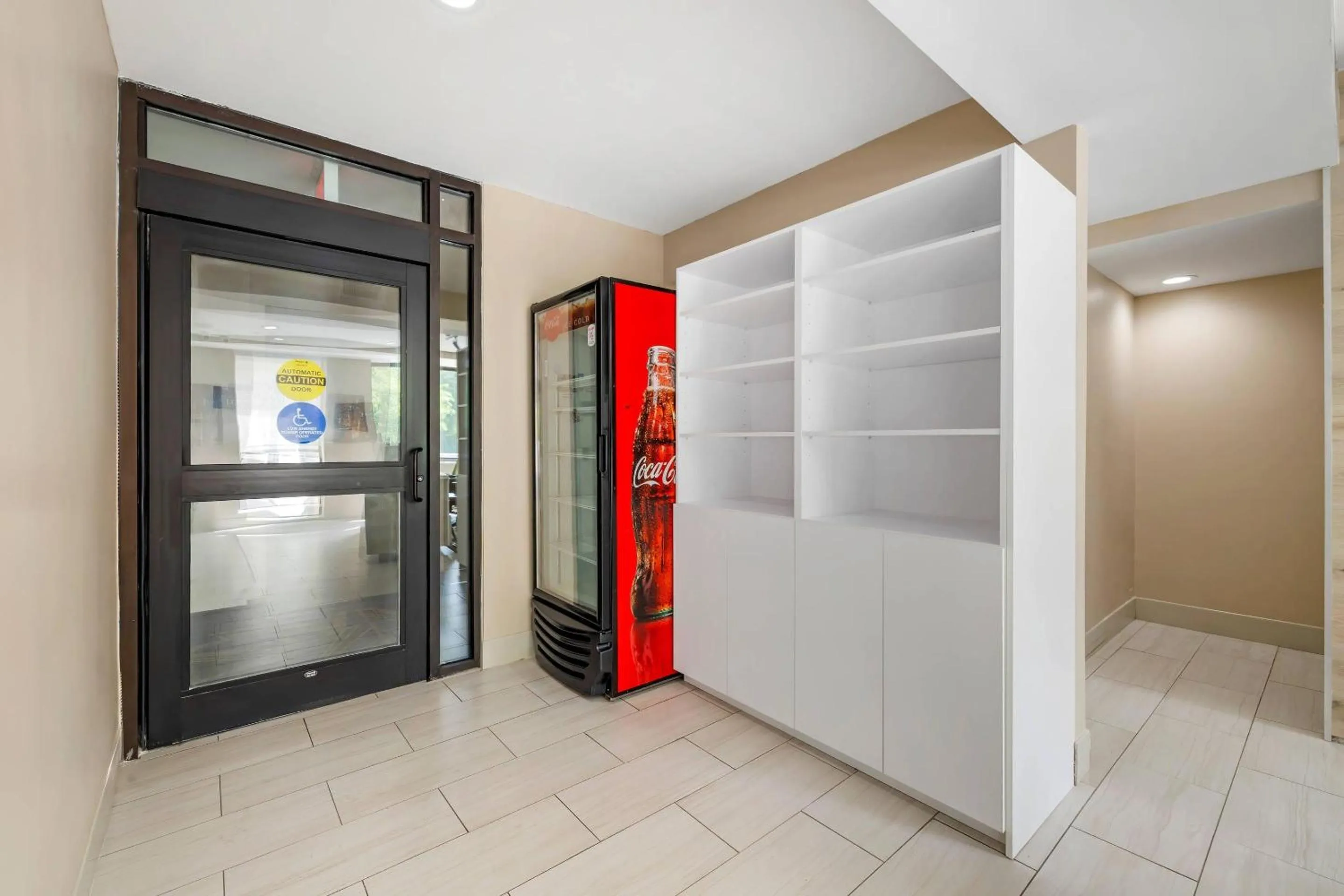 Lobby or reception in Country Inn & Suites by Radisson, Staten Island