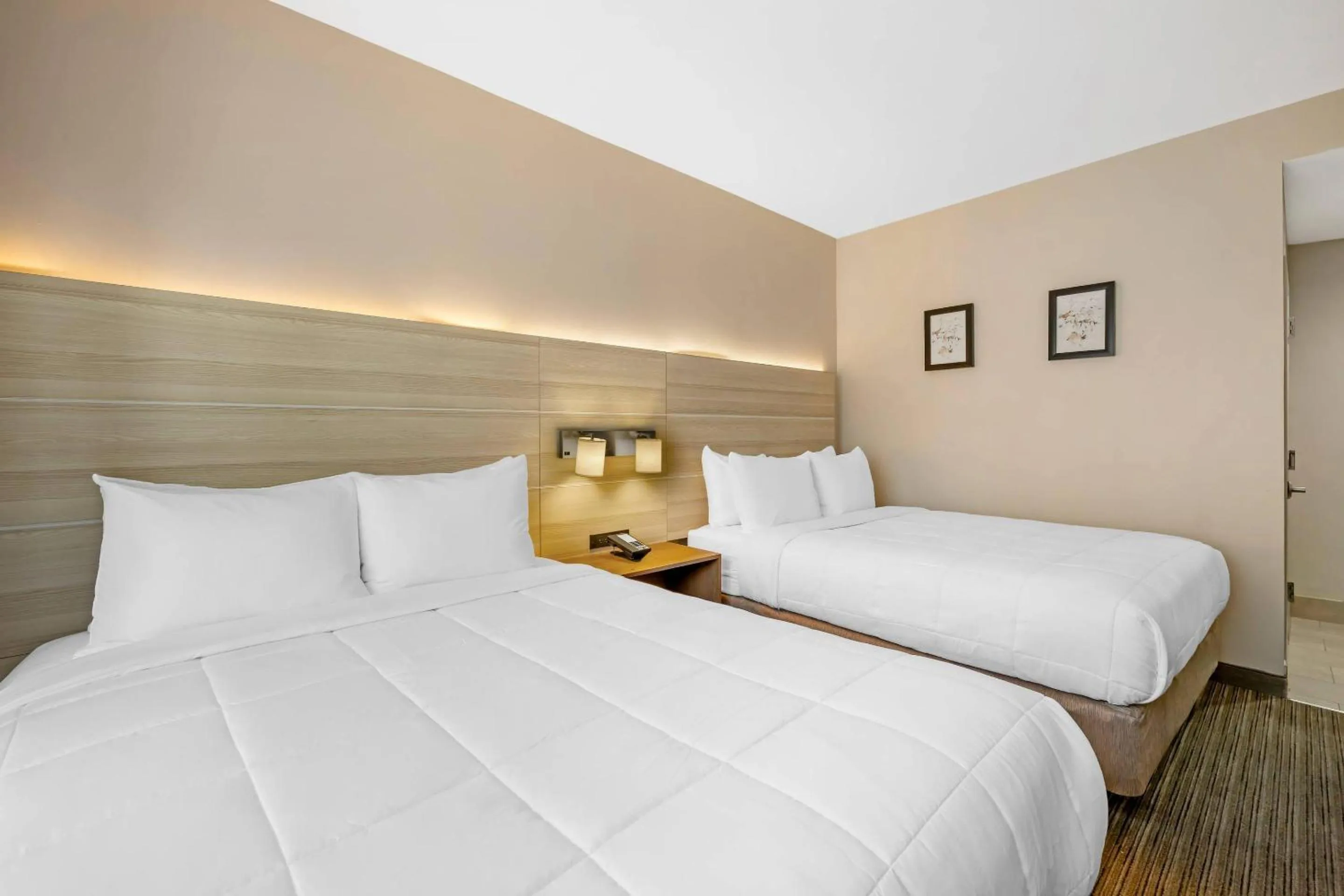 Bedroom, Bed in Country Inn & Suites by Radisson, Staten Island