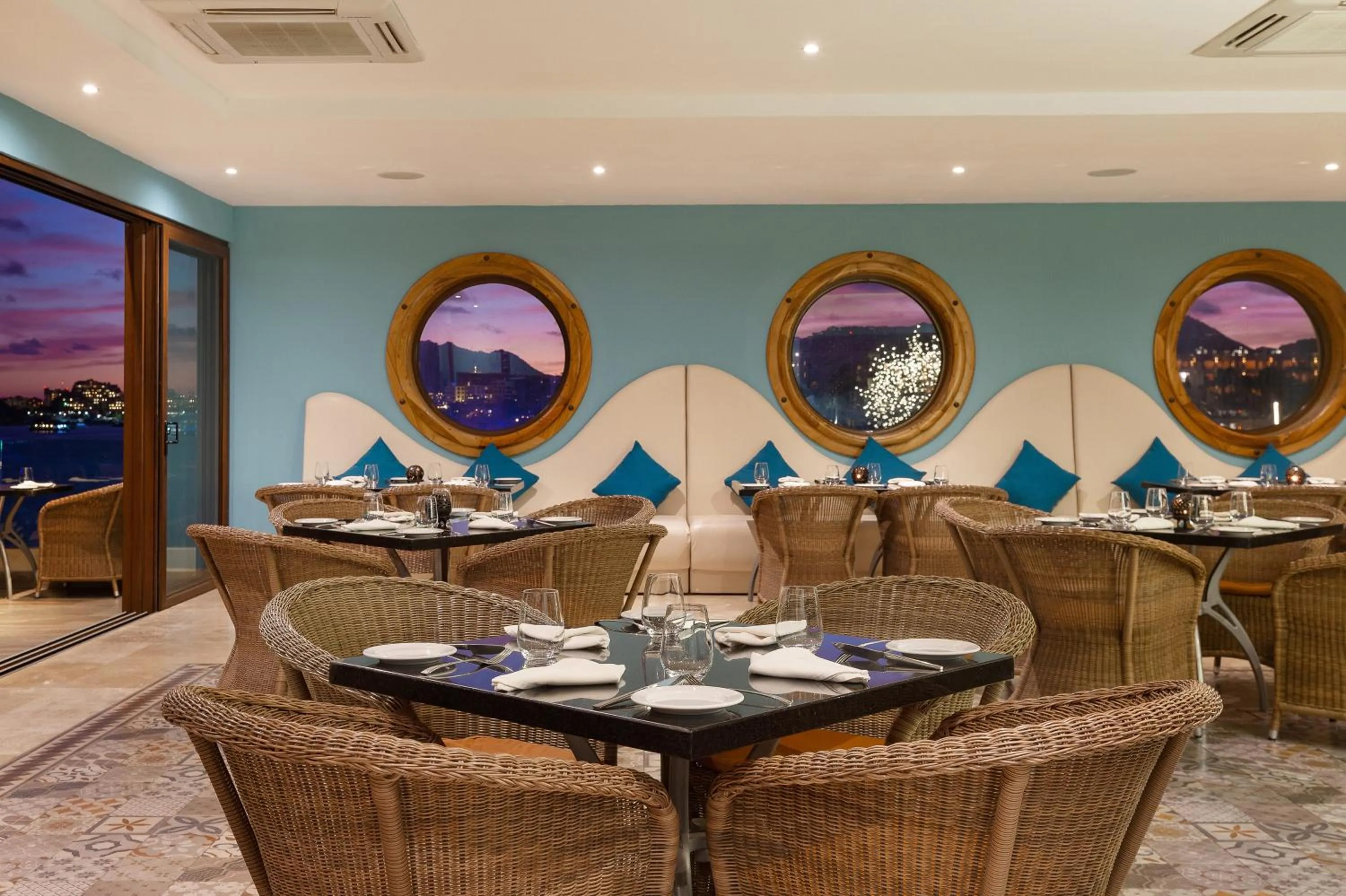 Restaurant/places to eat in Villa del Arco Beach Resort & Spa