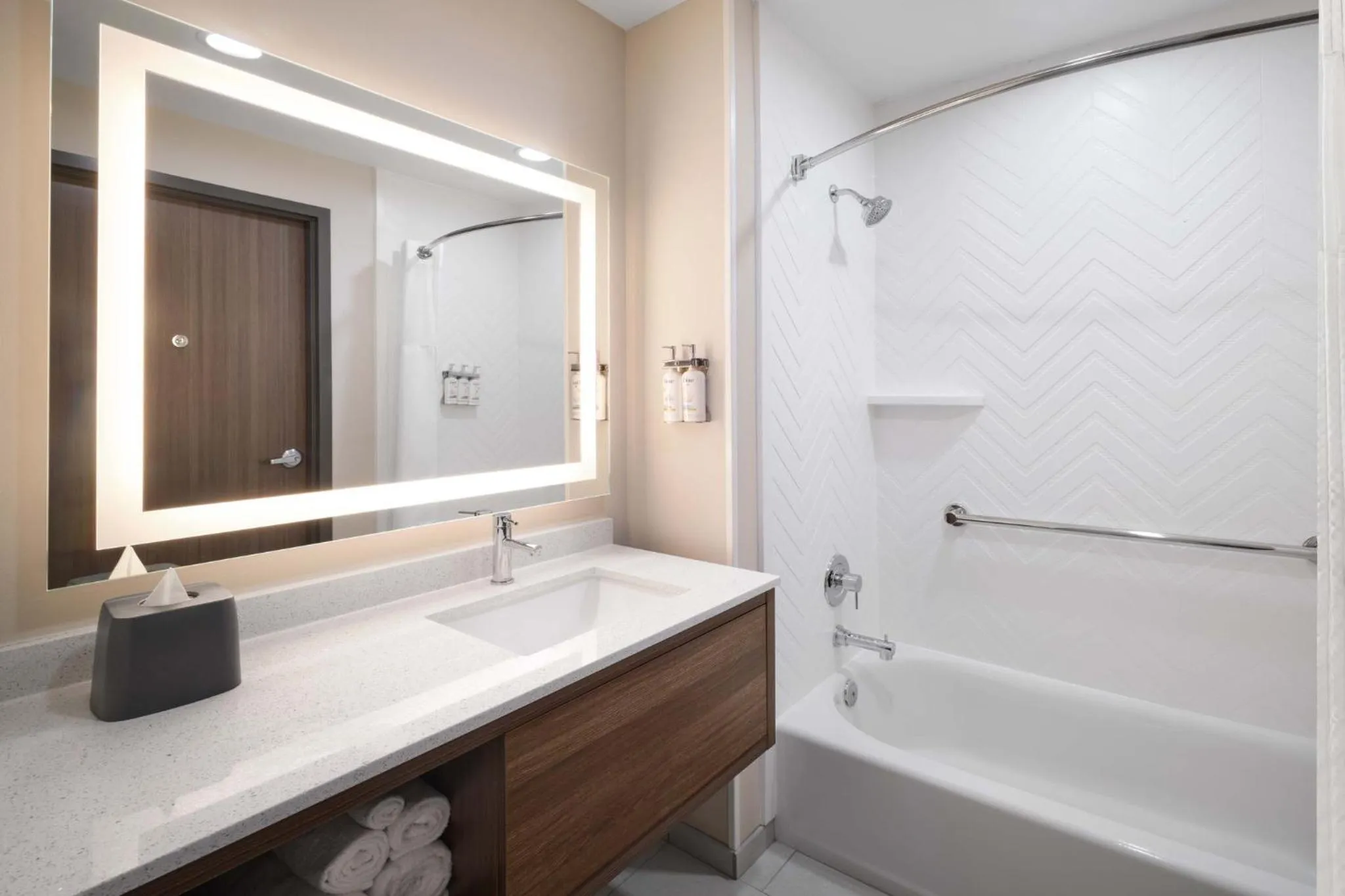 Photo of the whole room in Holiday Inn Montgomery South Airport by IHG