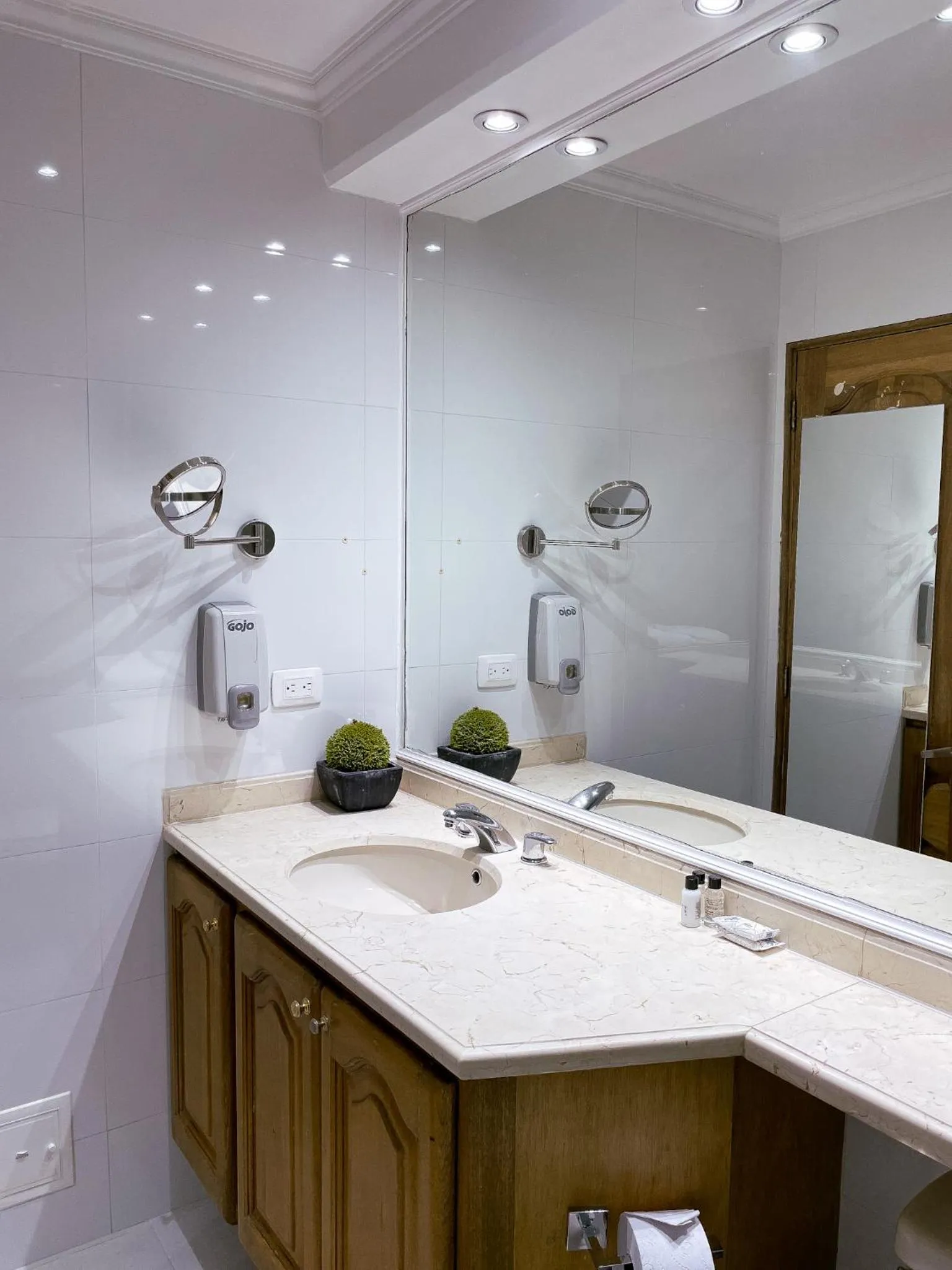 Bathroom in Hotel Suites 108